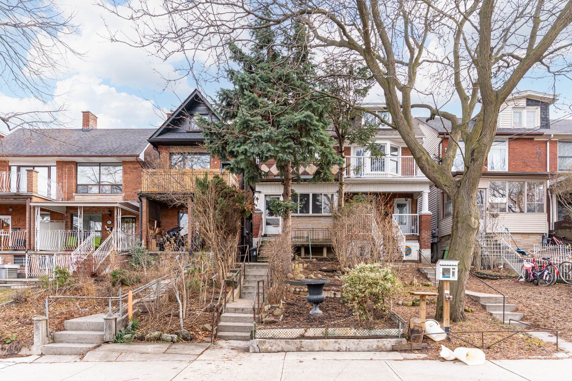 97 Pendrith Street, Toronto W02, ON M6G 1R8