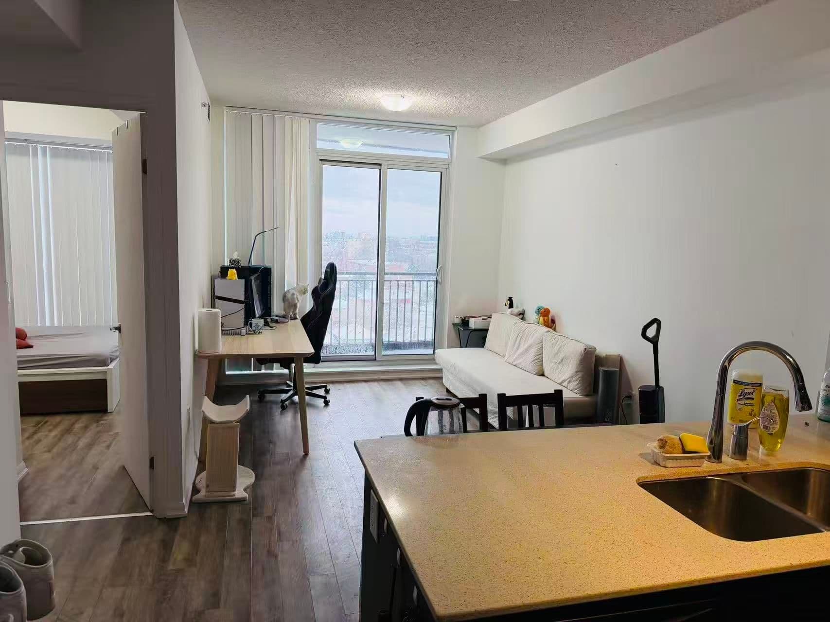 800 Lawrence Avenue W 815, Toronto W04, ON M6A 0B1