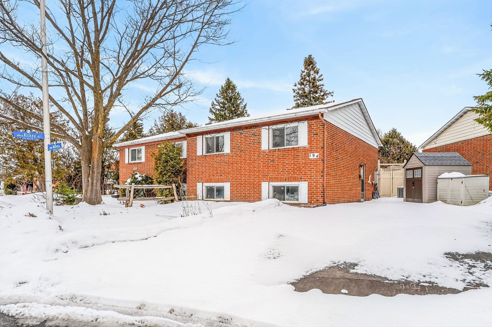 194 Mcelroy Drive, Kanata, ON K2L 1Y1