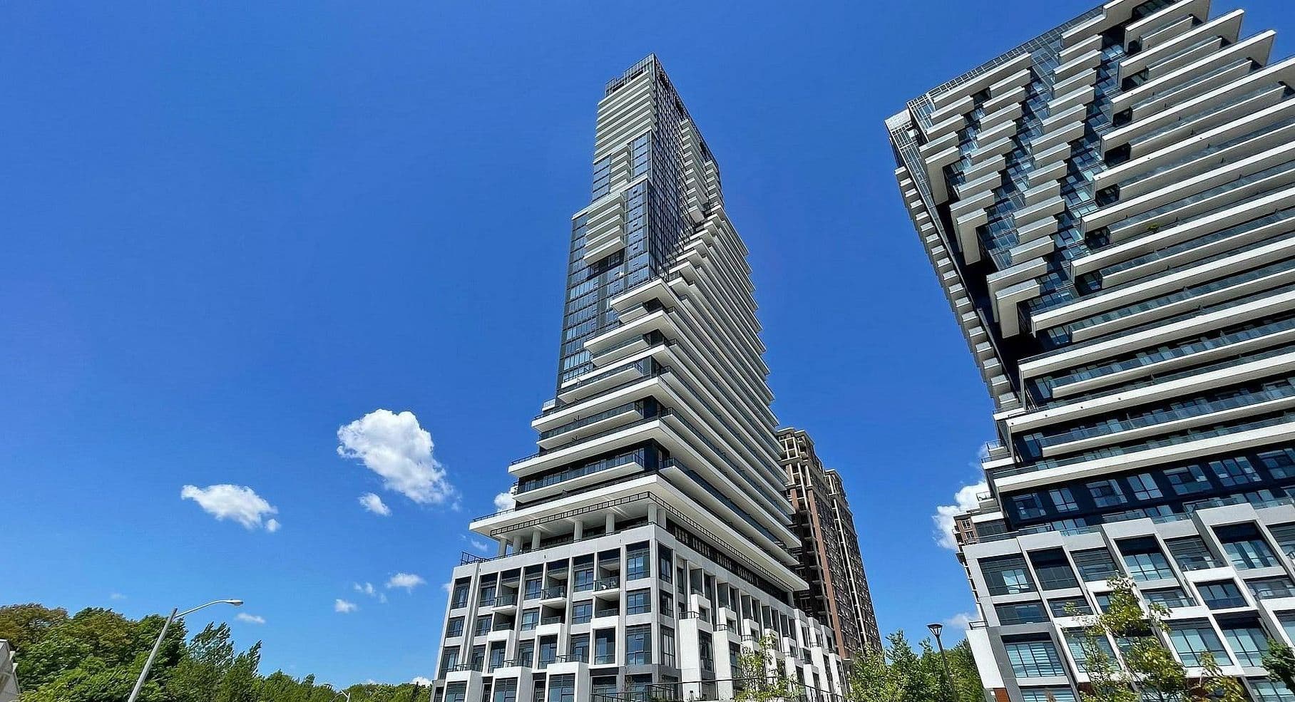 10 Inn On The Park Drive 806, Toronto C13, ON M3C 0P9