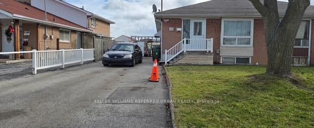 39 Franson Crescent, Toronto W05, ON M9M 1T6