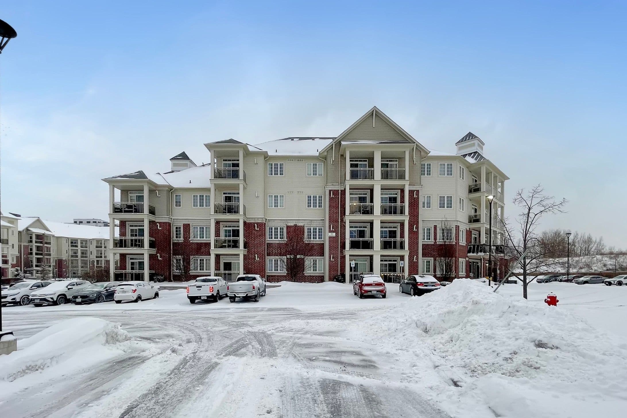 80 Aspen Springs Drive 423, Clarington, ON L1C 0V4