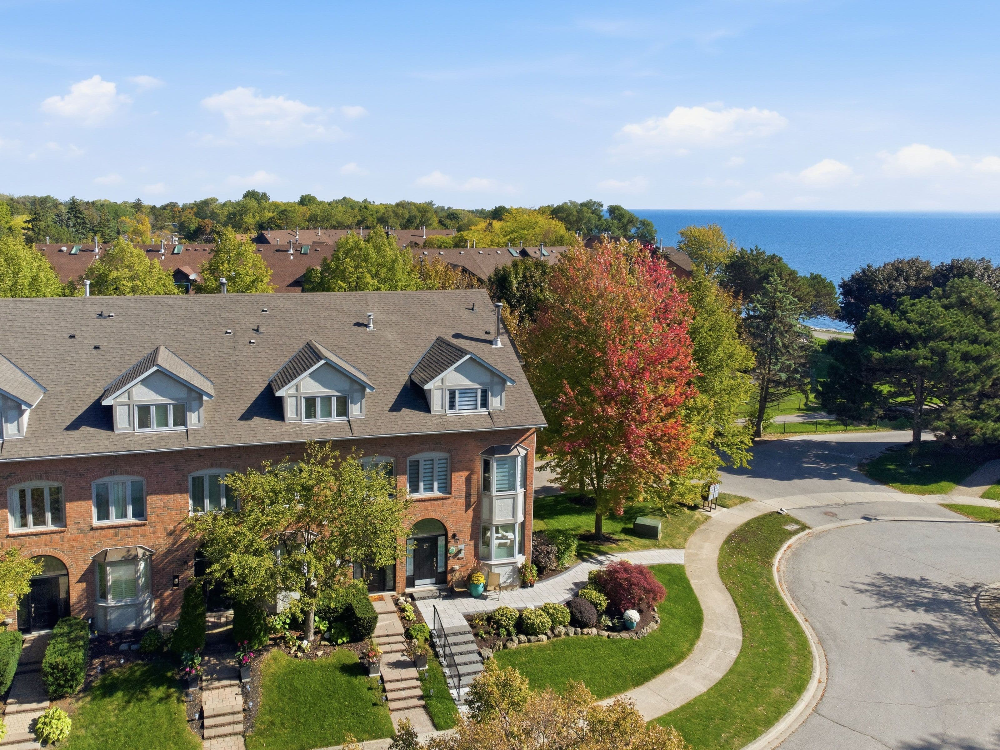 27 Southaven Place, Oakville, ON L6L 6L2