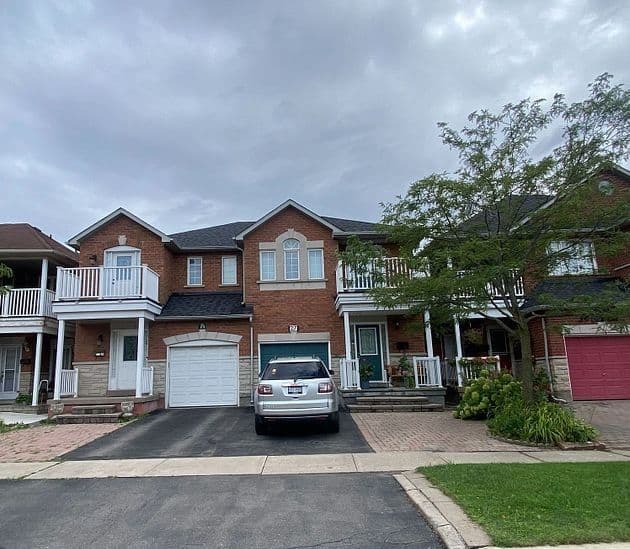 25 Oliti Court UPPER, Toronto W05, ON M9L 3A3