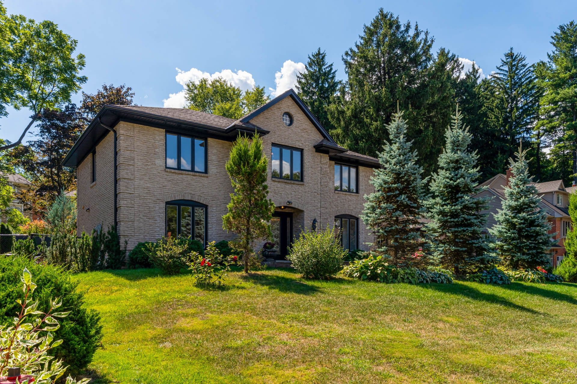 28 Stonegate Drive, Hamilton, ON L9G 3R7