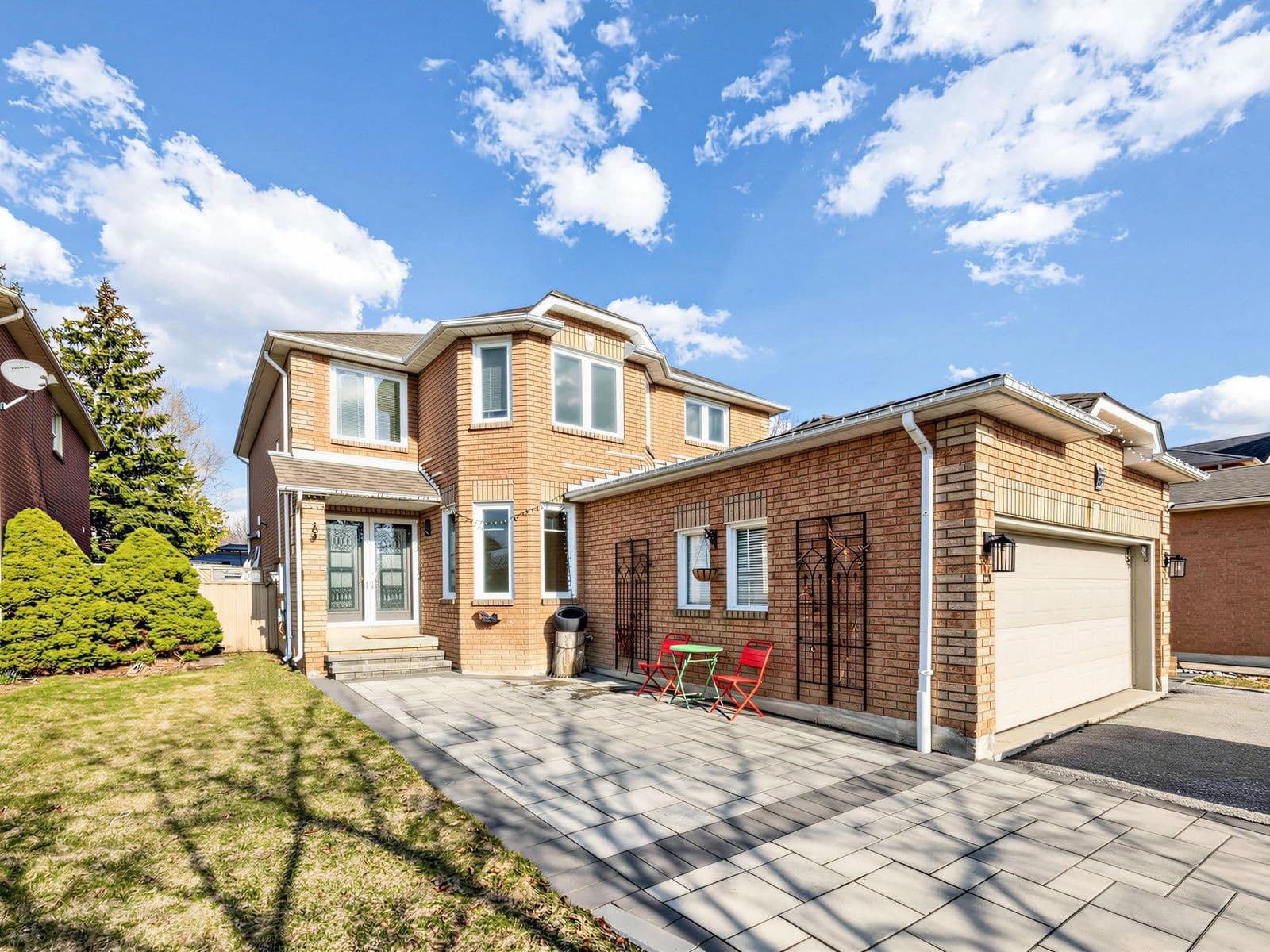 887 College Manor Drive, Newmarket, ON L3Y 8G9