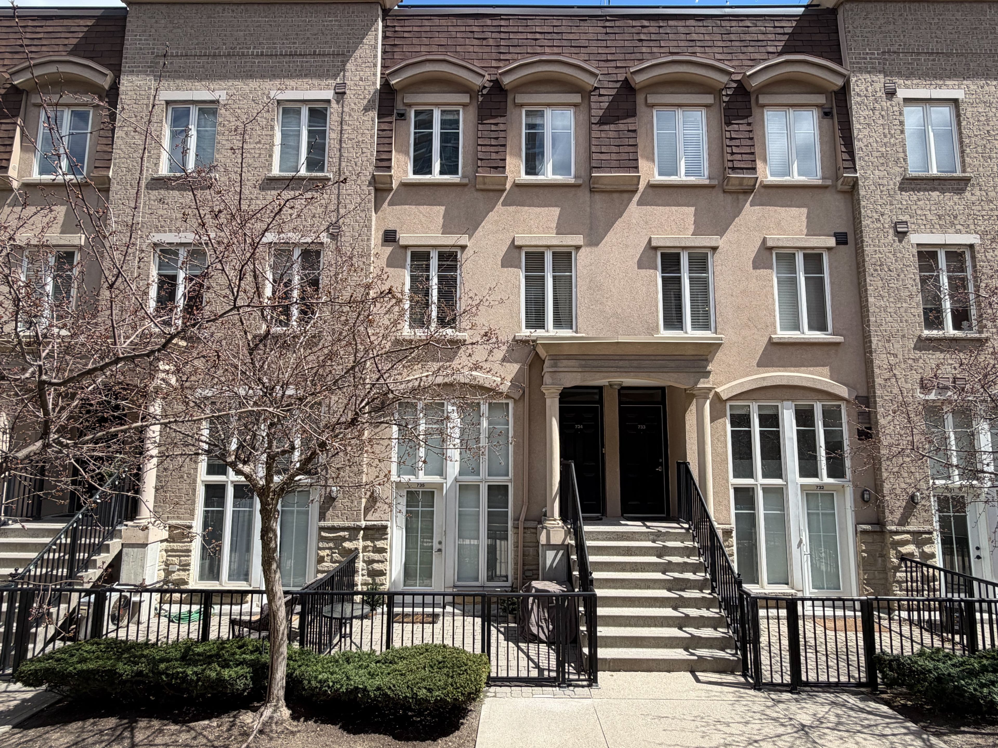 42 Western Battery Road 734, Toronto C01, ON M6K 3P1