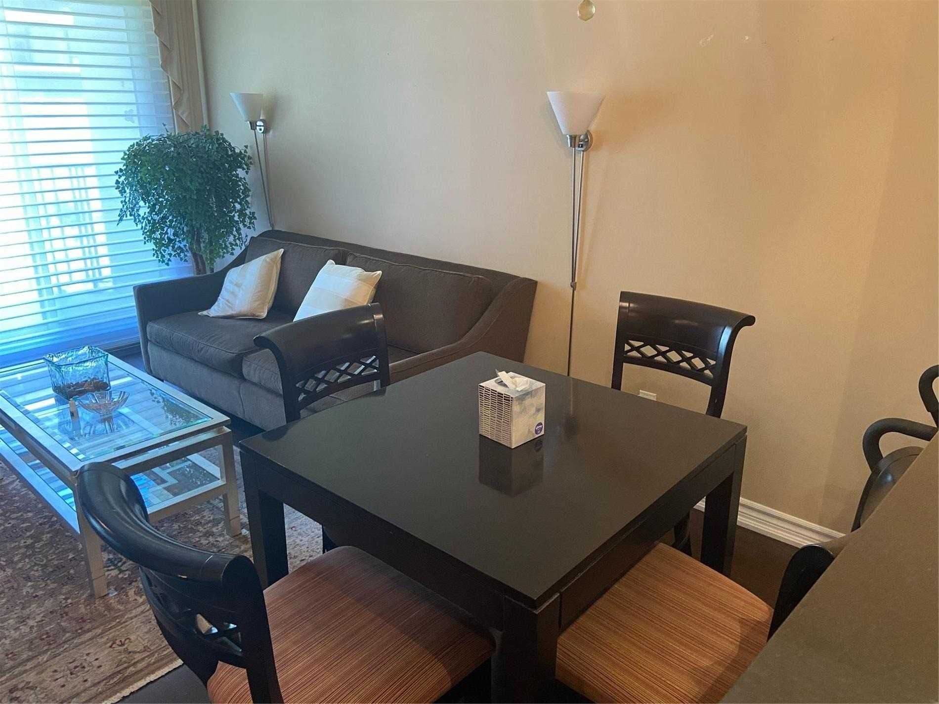 4200 Bathurst Street 409, Toronto C06, ON M3H 6C7