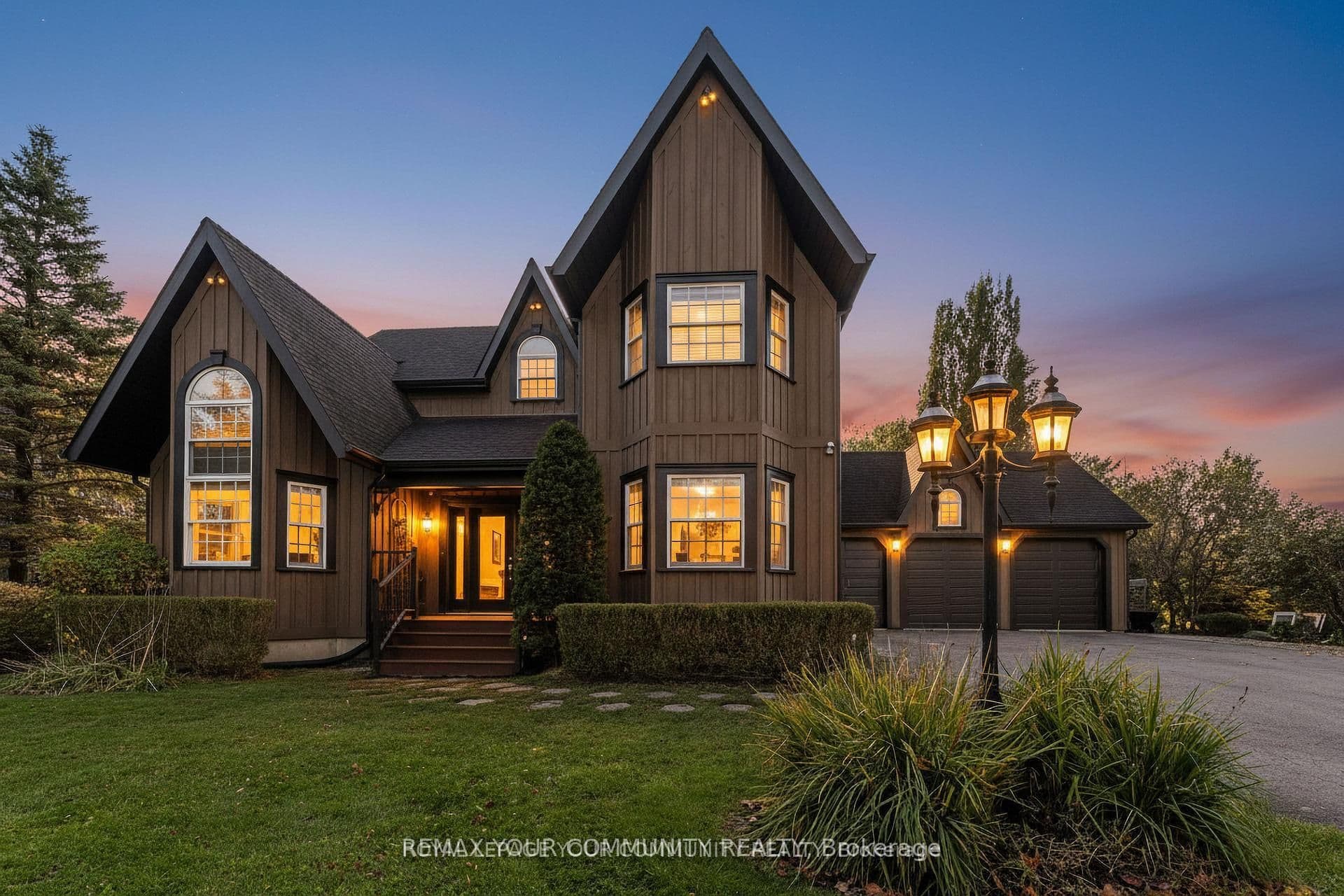 1645 Acorn Lane, Pickering, ON L1Y 1A7