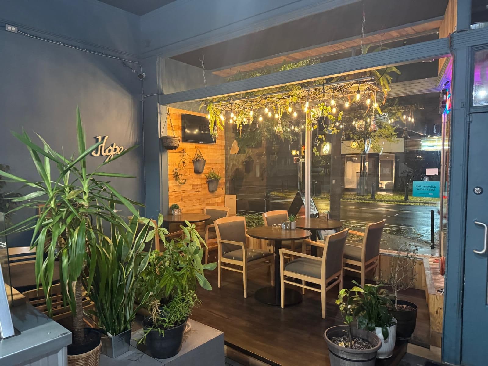 1580 Wyandotte Street E, Windsor, ON N9A 3L2