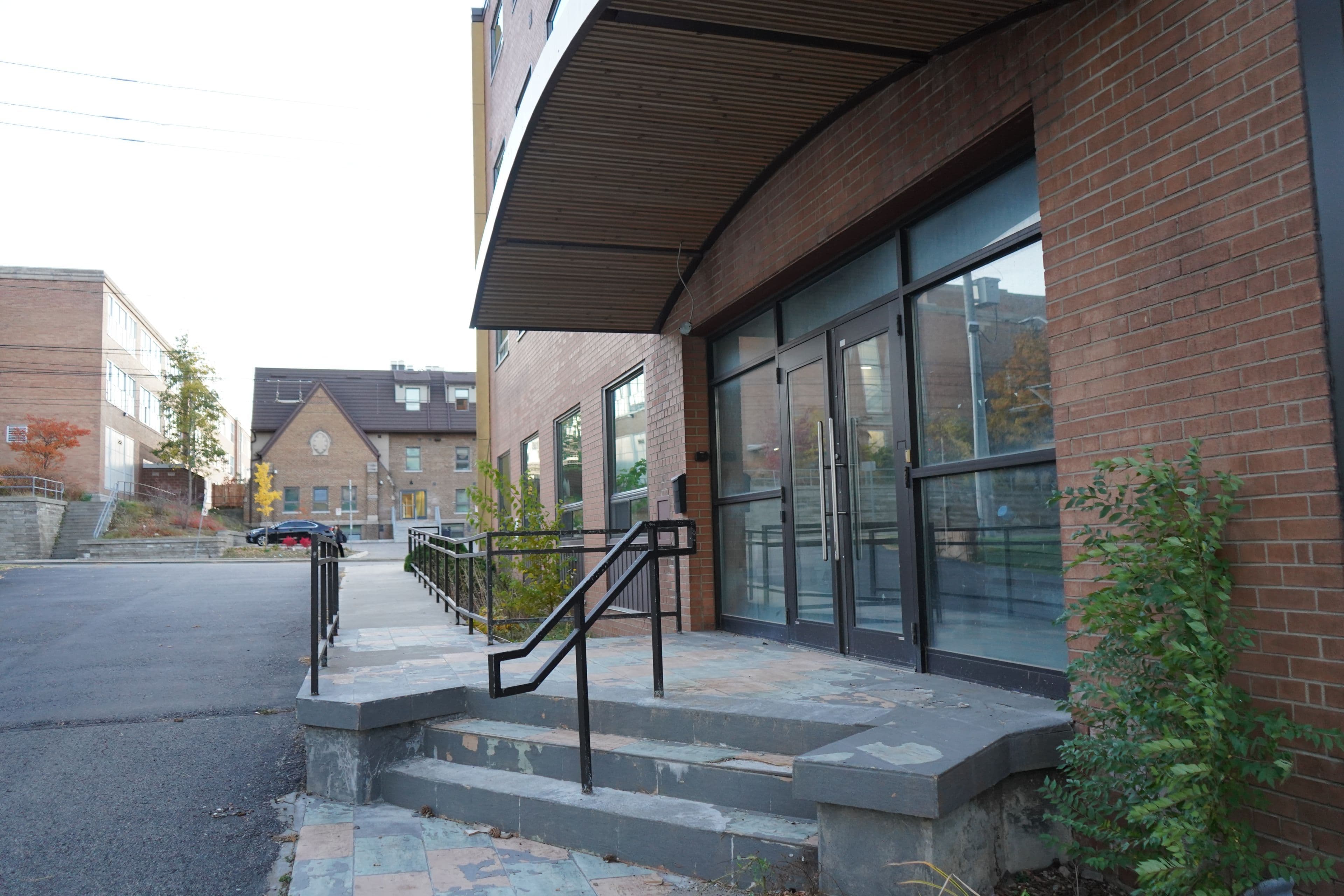 824 King Street W, Kitchener, ON N2G 1G1