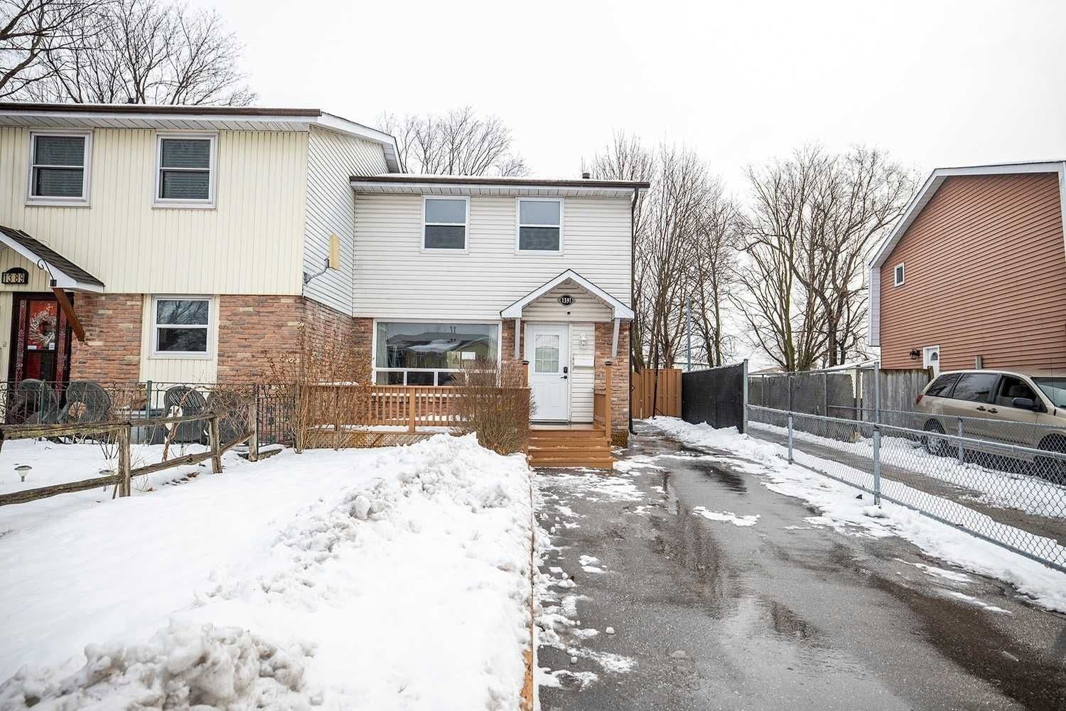 1391 Fenelon Crescent, Oshawa, ON L1J 6G2