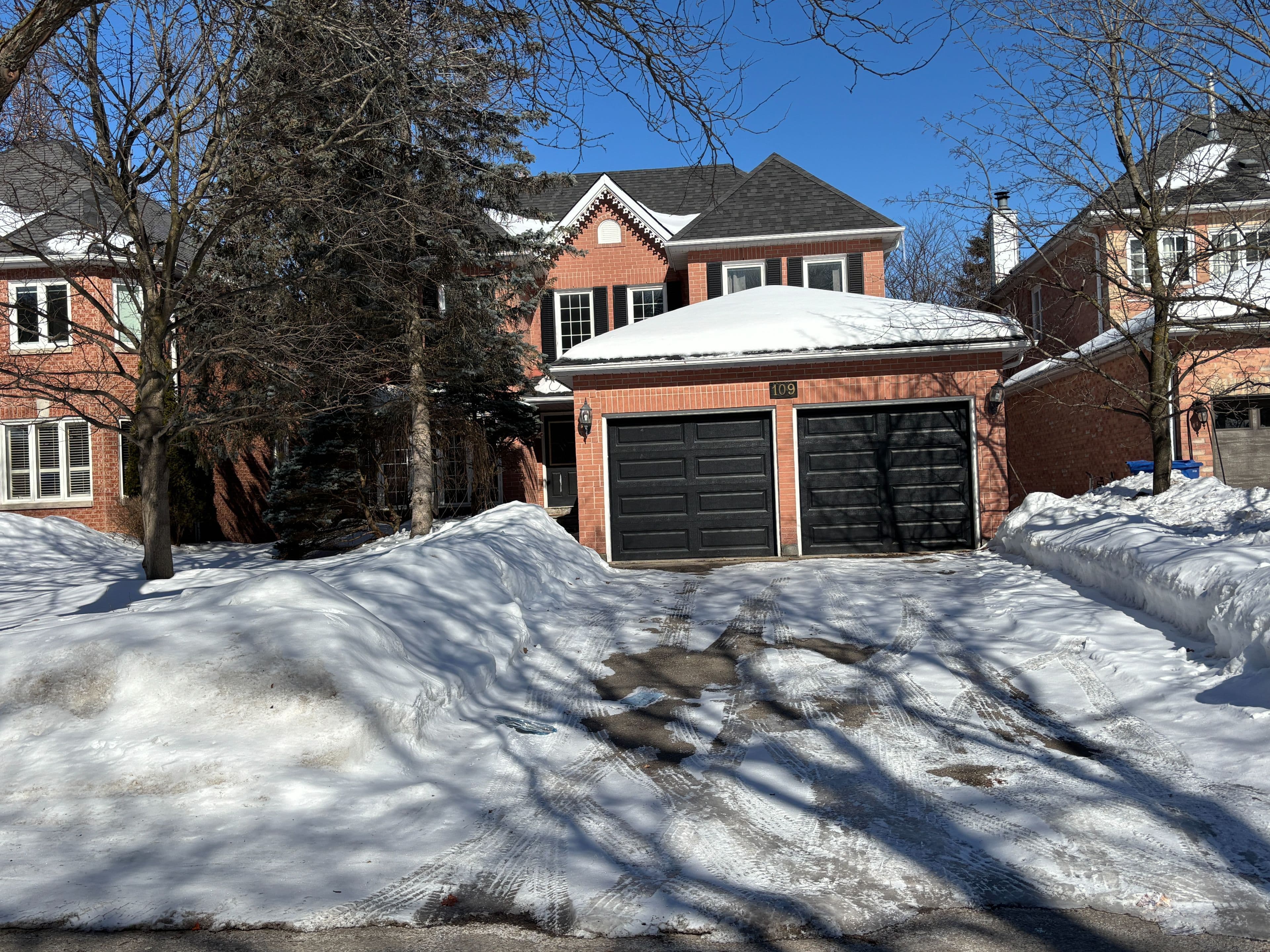 109 Carlyle Crescent, Aurora, ON L4G 6P6