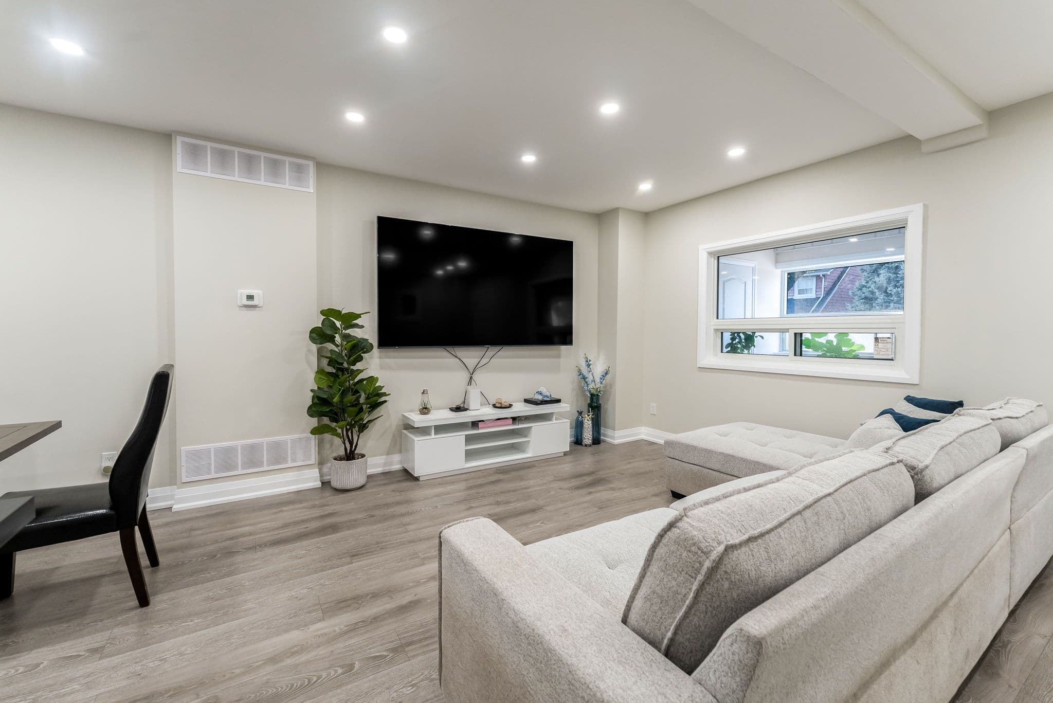 47 Mahoney Avenue, Toronto W04, ON M6M 2H5