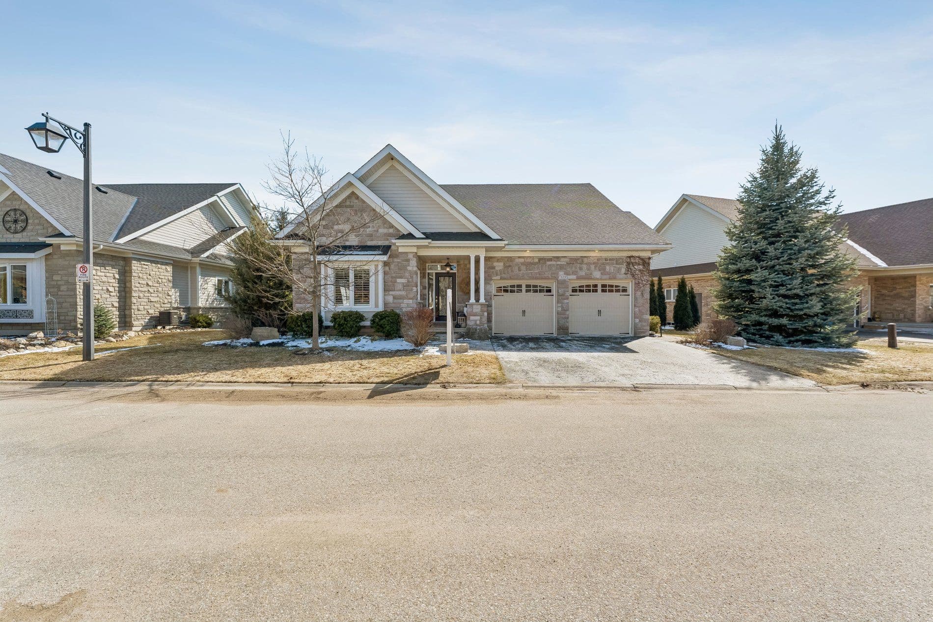 200 Kingfisher Drive 123, Mono, ON L9W 0B3