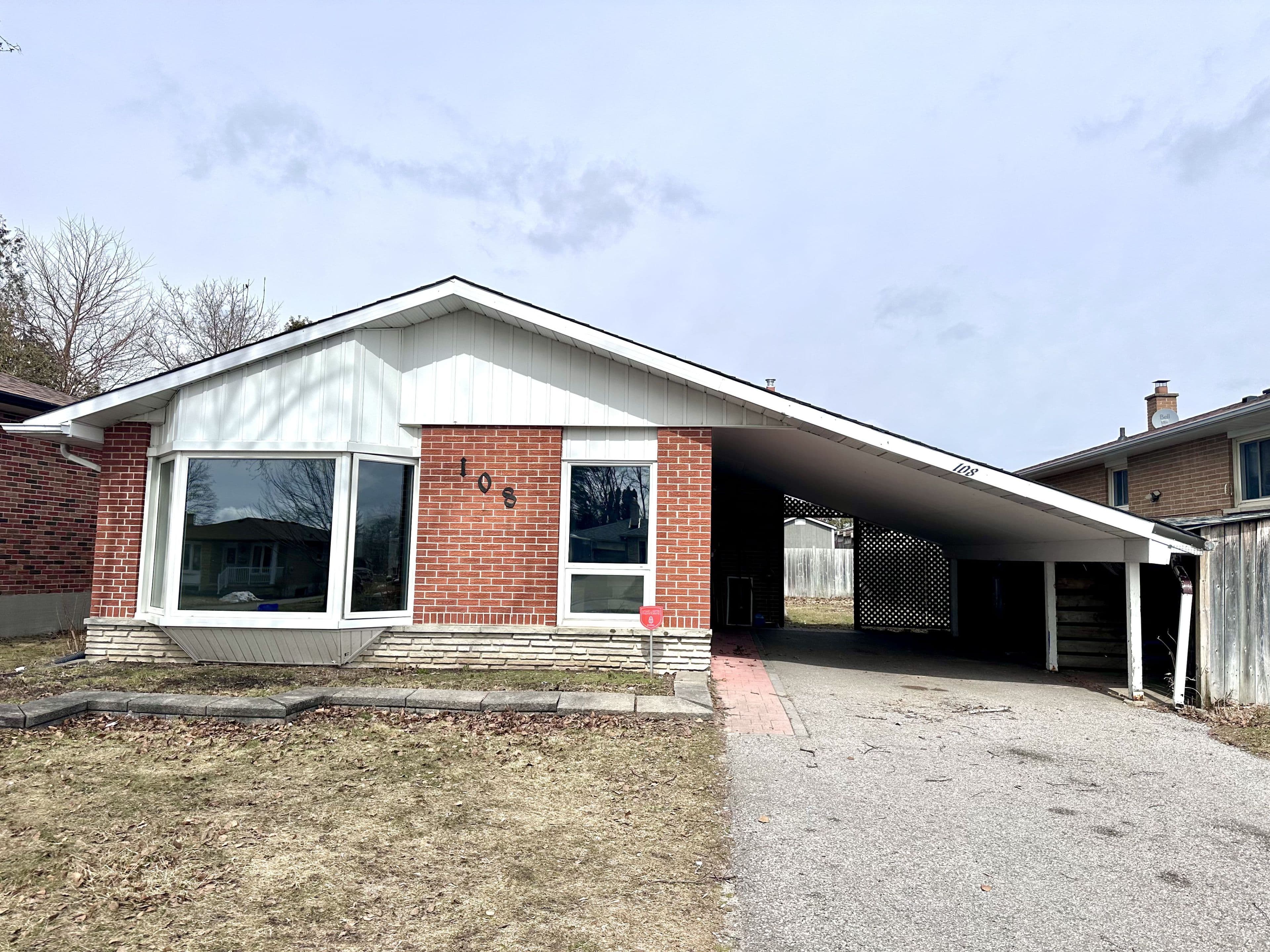 108 Iroquois Avenue, Oshawa, ON L1G 3X3