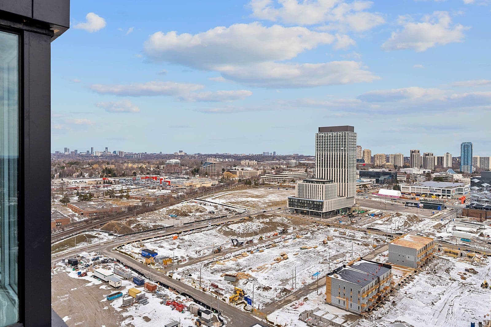 1 QUARRINGTON Lane 2210, Toronto C13, ON M3C 0S4