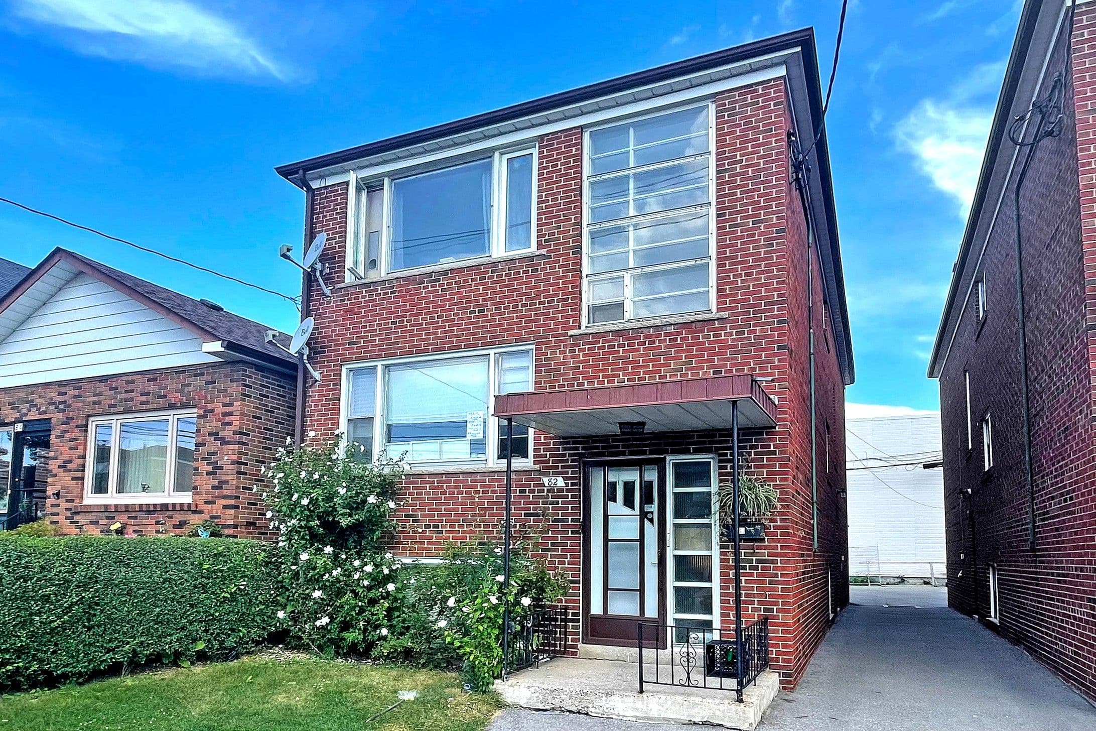 82 Lanark Avenue, Toronto C03, ON M6E 2G4