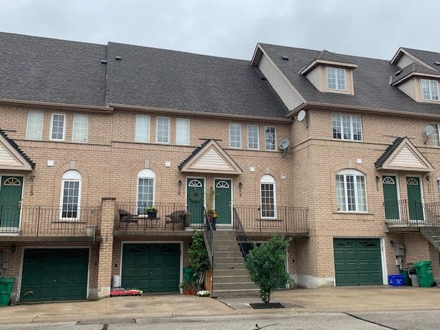 80 Strathaven Drive 13, Mississauga, ON L5R 3V9