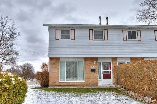 701 Leeder Court, Newmarket, ON L3Y 5A8