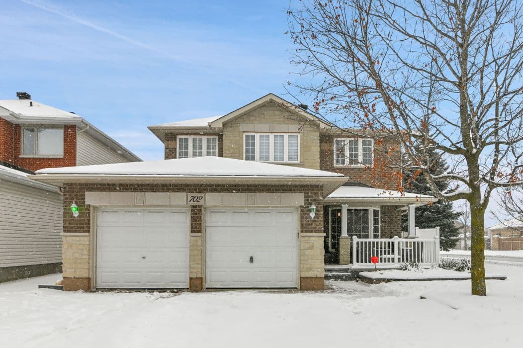 702 Mud Creek Crescent, Blossom Park - Airport and Area, ON K1V 1W3
