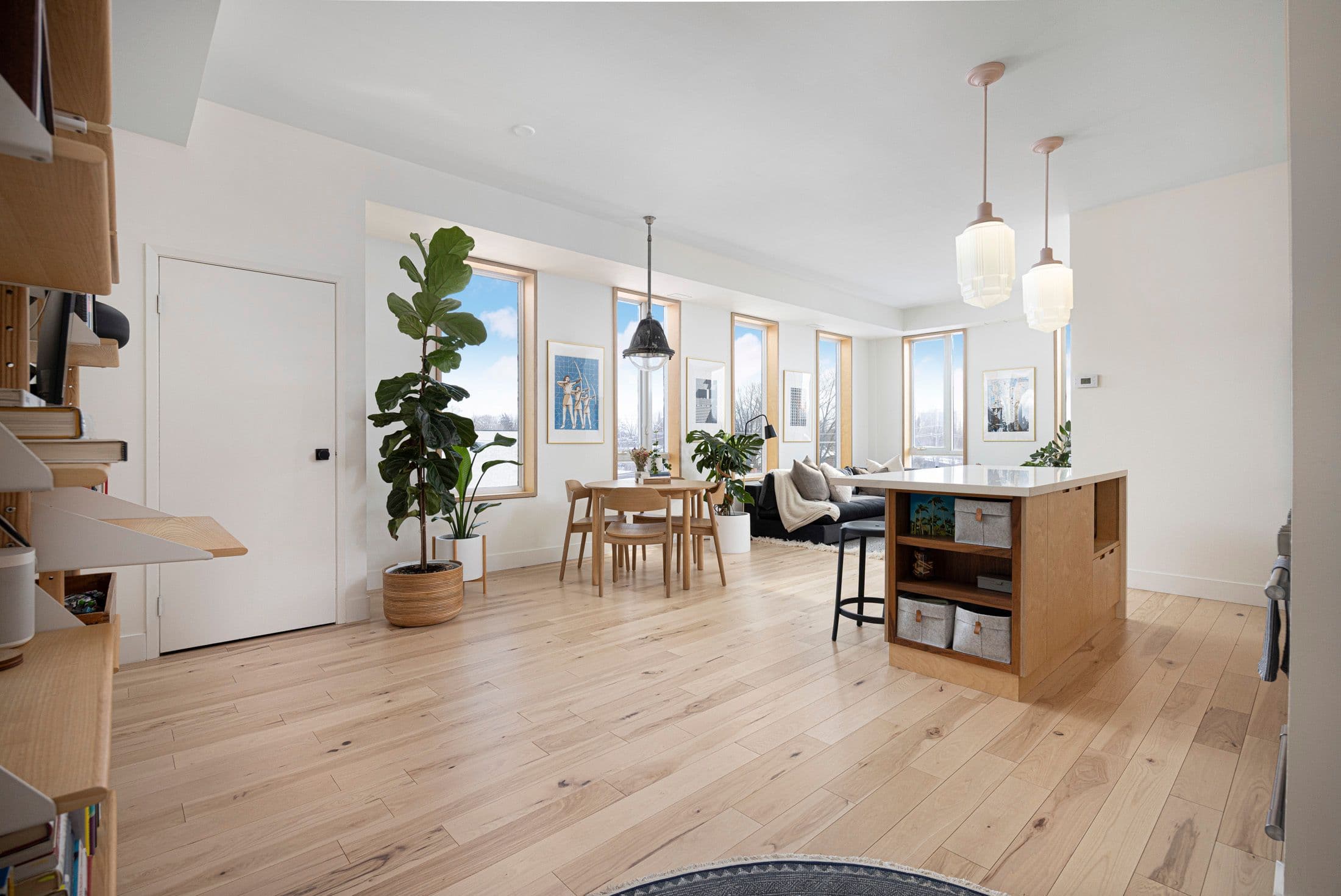 1 St Johns Road 402, Toronto W02, ON M6P 1T7