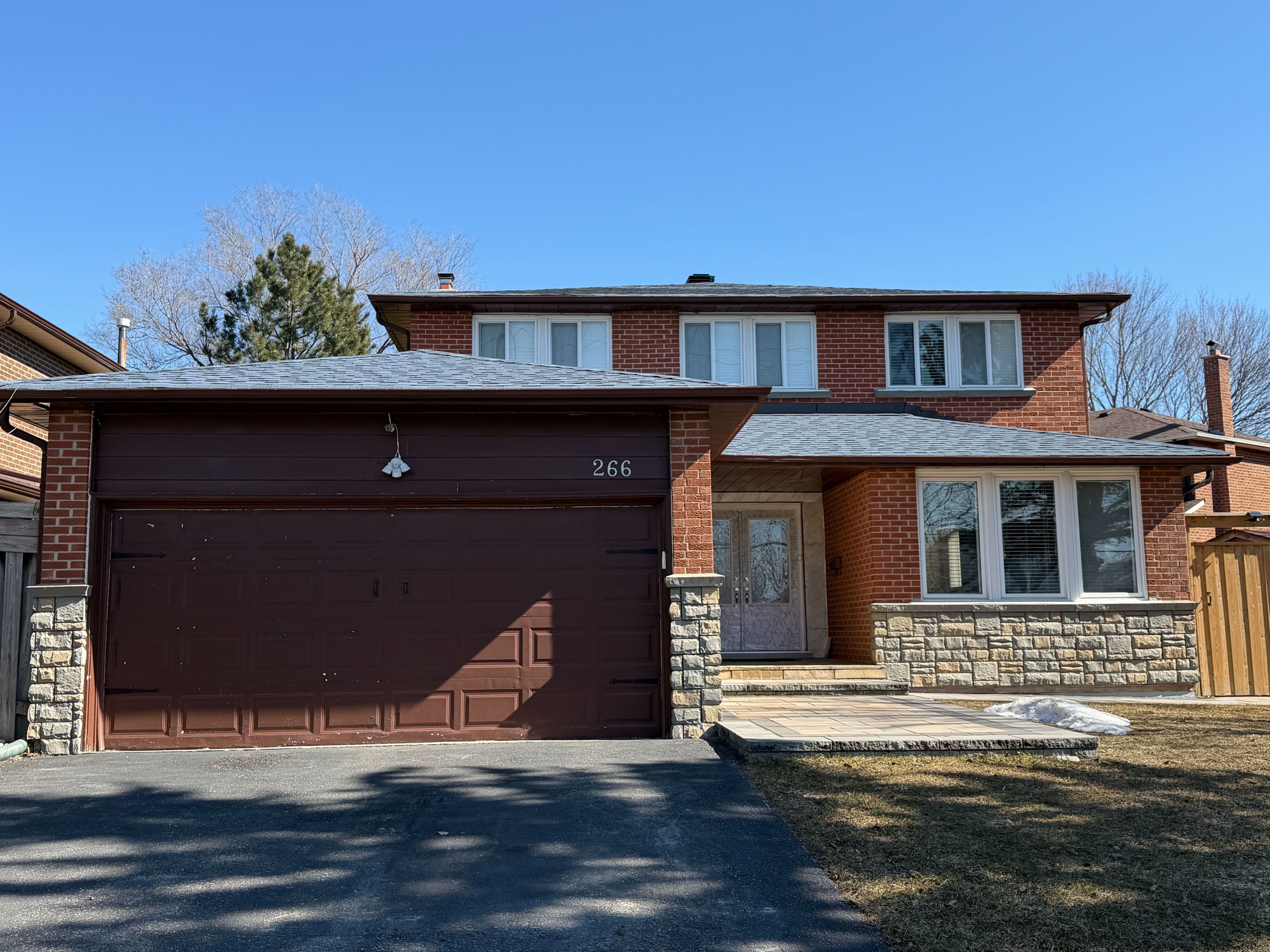 266 London Road, Newmarket, ON L3Y 6K8