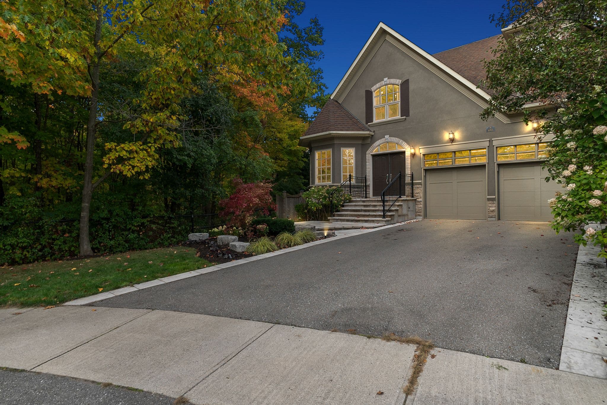 493 Berkley Court, Oakville, ON L6H 6Y9