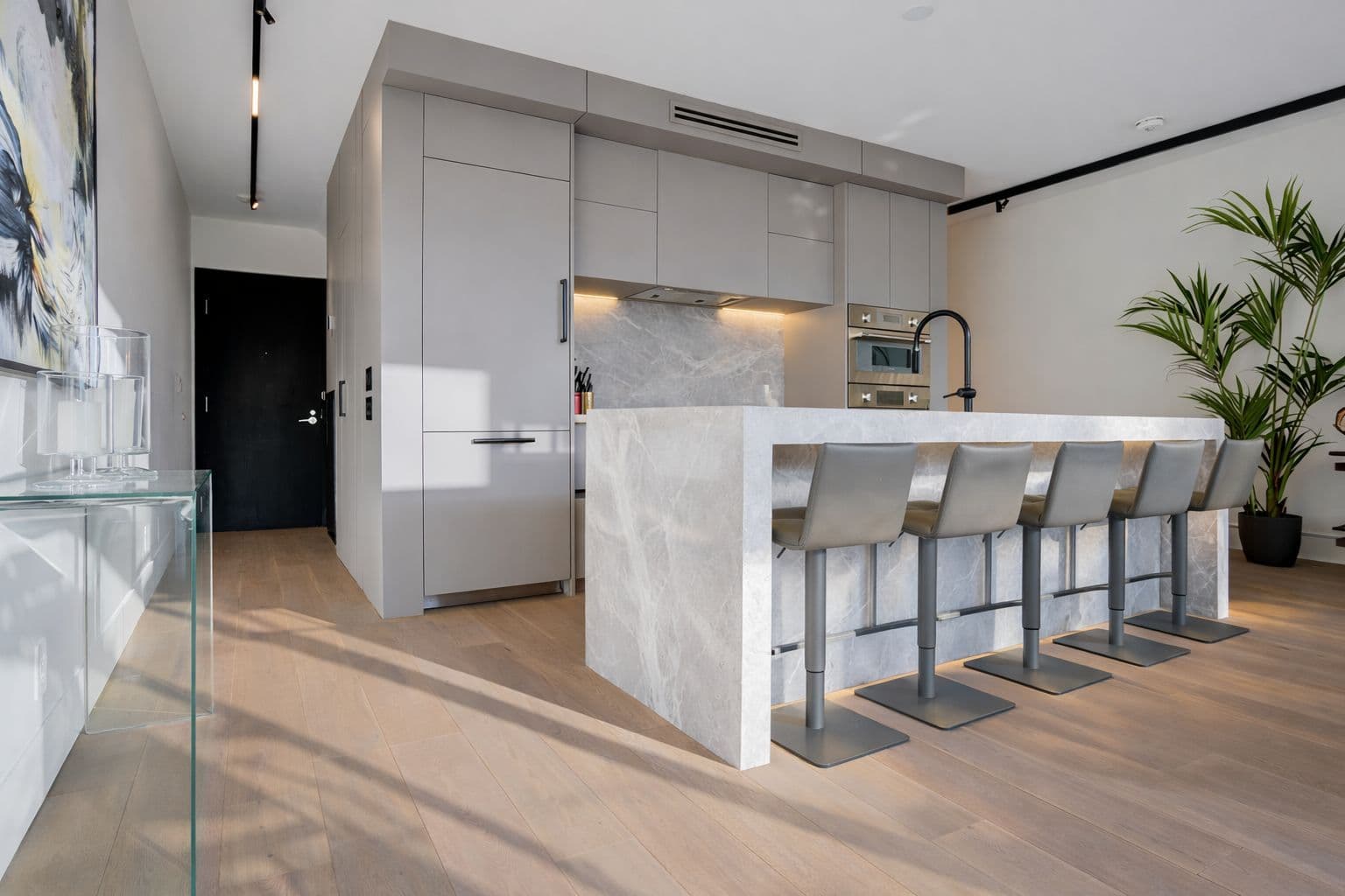 75 Portland Street 704, Toronto C01, ON M5V 2M9