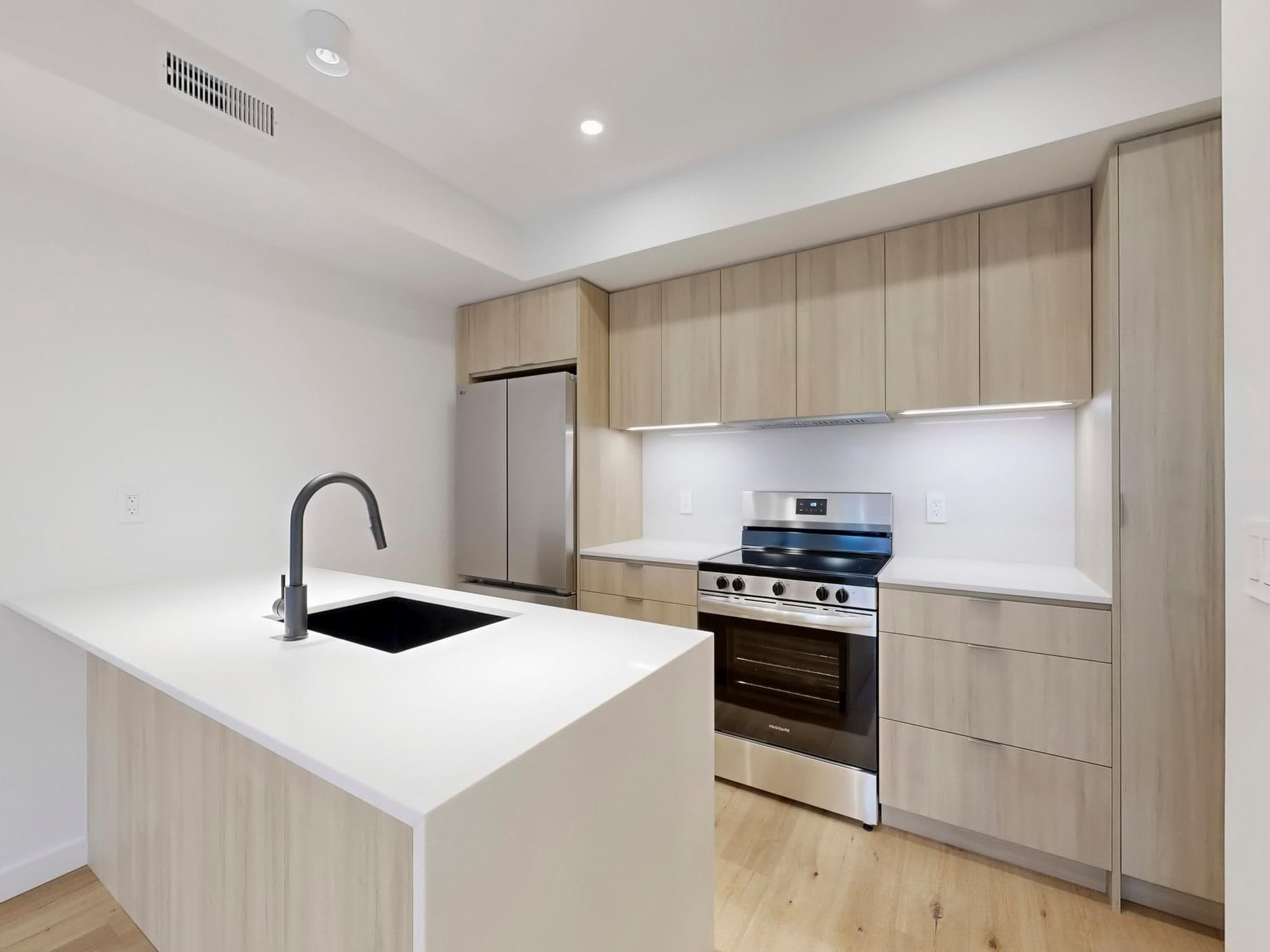 14 Salem Avenue 2, Toronto W02, ON M6H 3C1