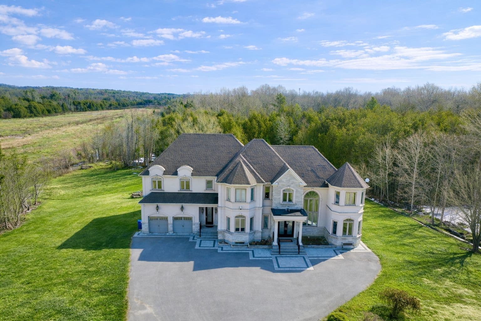 17669 Warden Avenue Coach House, East Gwillimbury, ON L0G 1V0