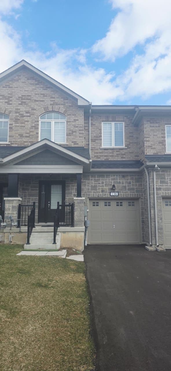 136 Sapphire Way, Thorold, ON L2V 0B8