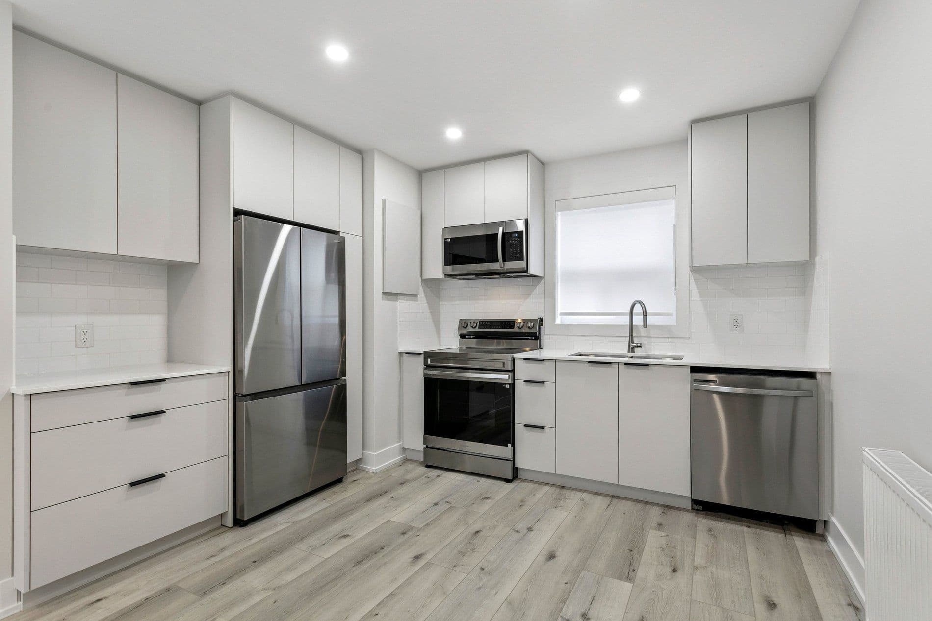 35 Third Street 4, Toronto W06, ON M8V 2X7