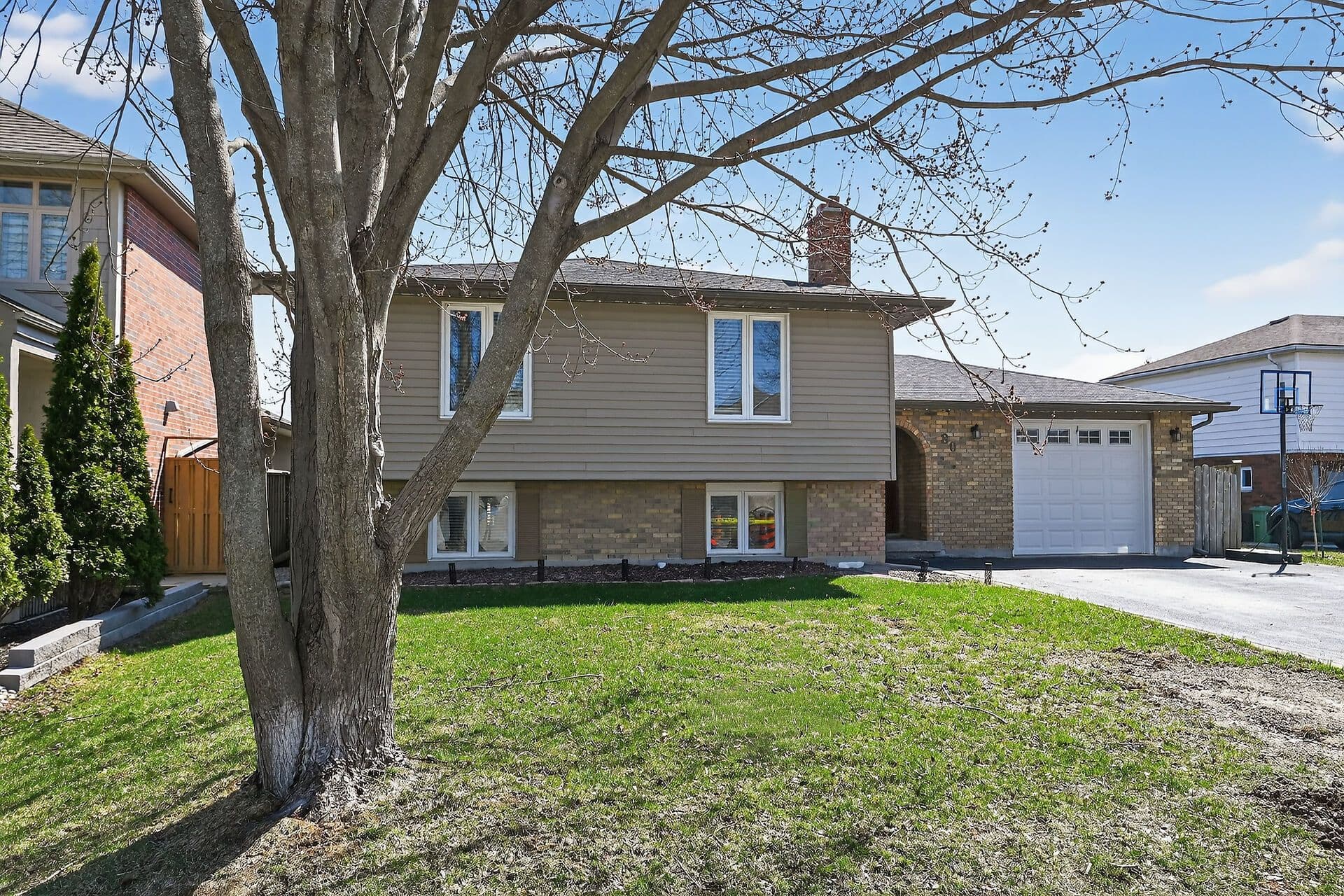 80 First Road W, Hamilton, ON L8J 2S9