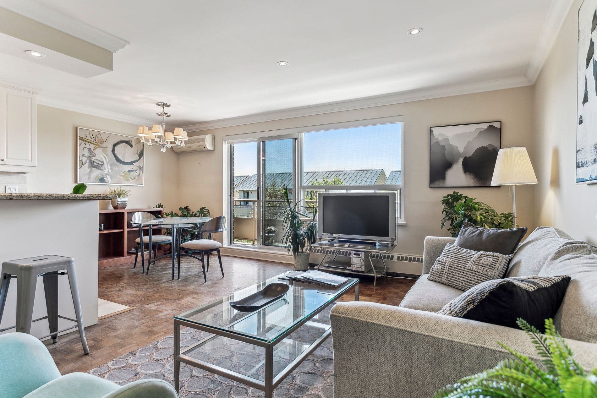 71 Jonesville Crescent 409, Toronto C13, ON M4A 1H1