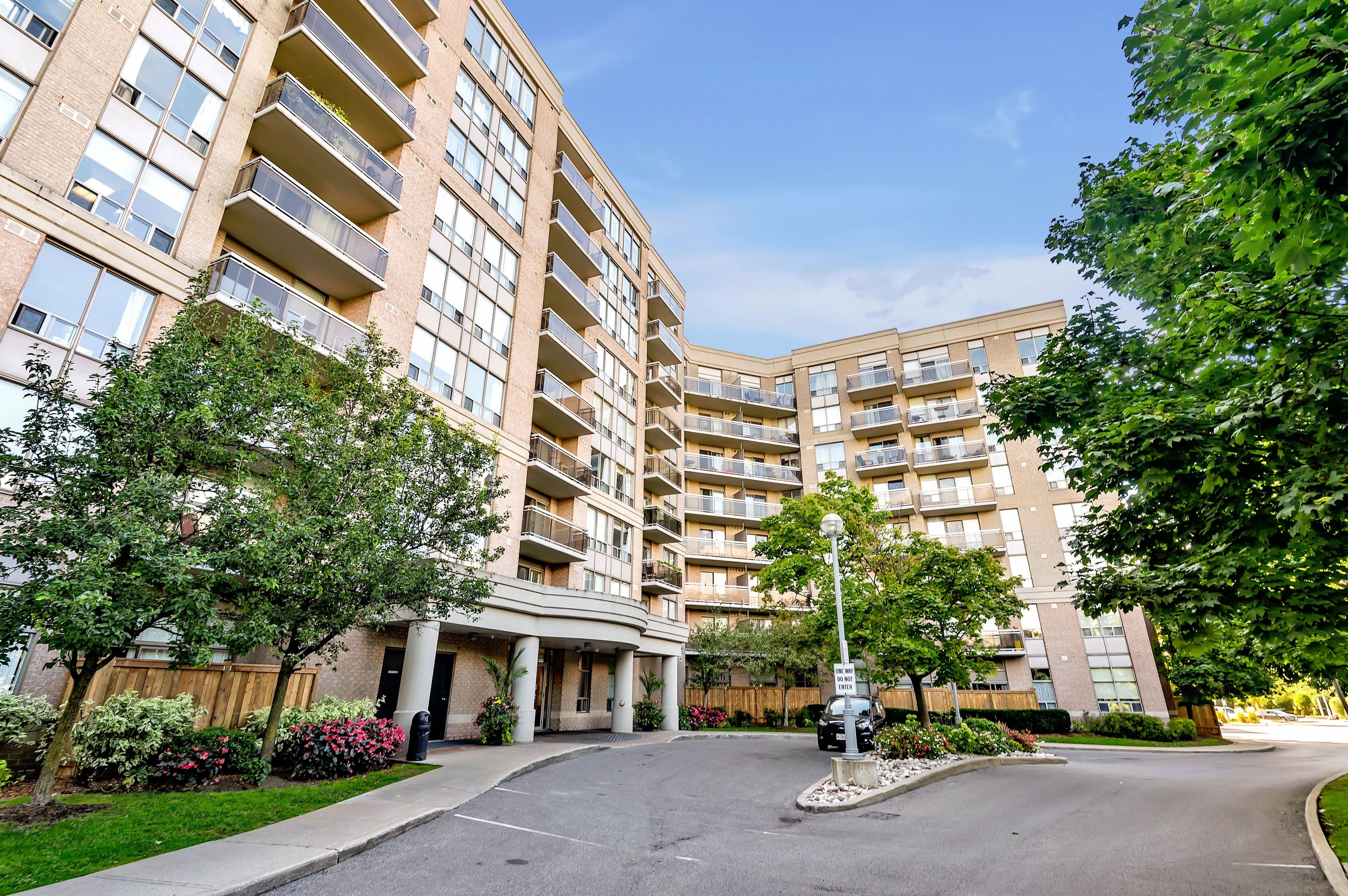 1720 Eglinton Avenue E 813, Toronto C13, ON M4A 2X8