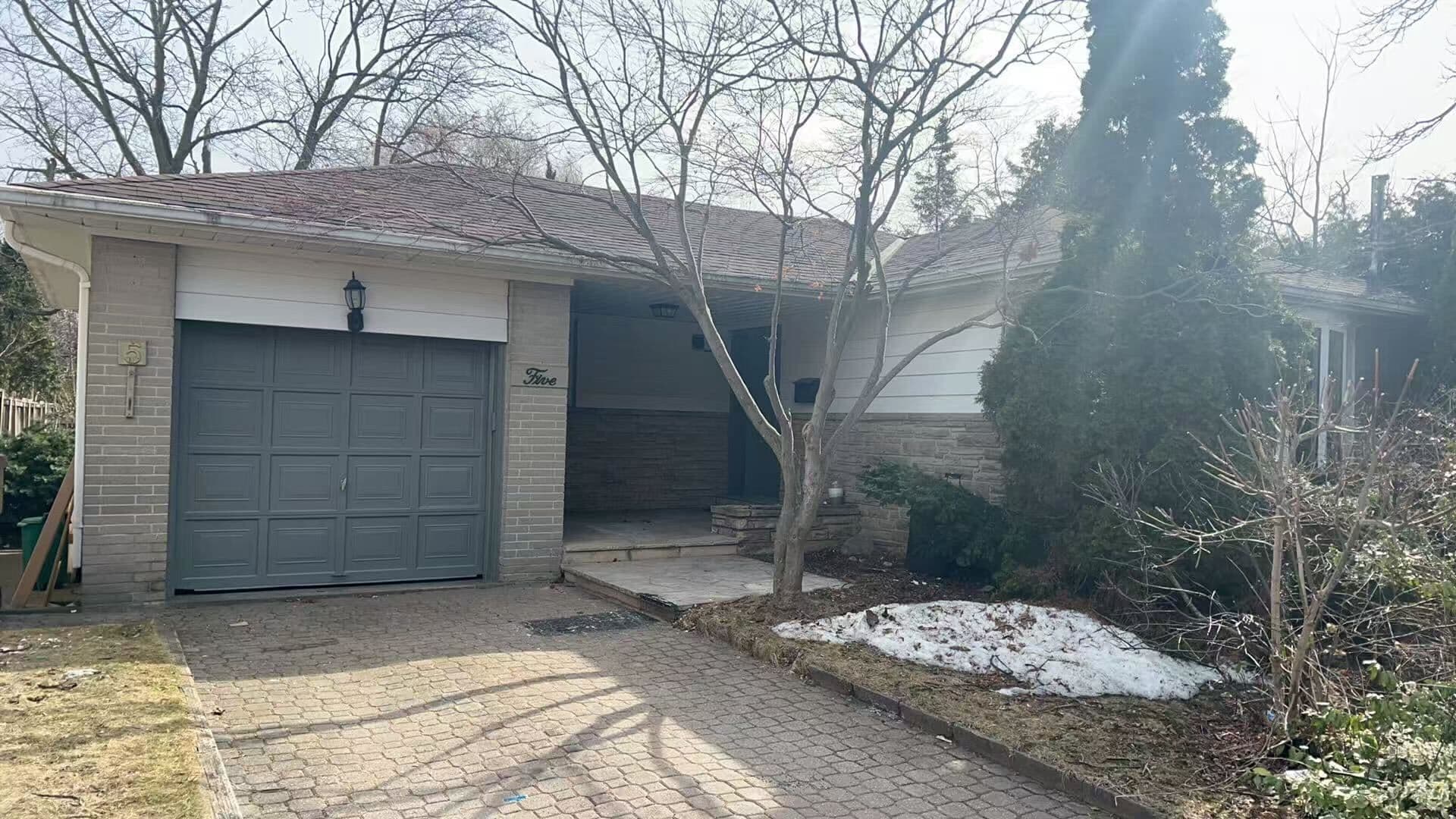 5 Park Glen Drive, Toronto C13, ON M3B 1K4