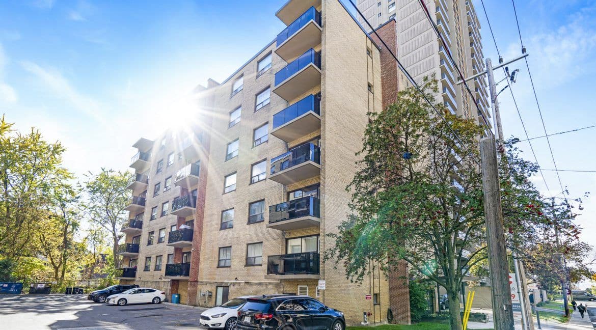 839 Roselawn Avenue 202, Toronto W04, ON M6B 1B5