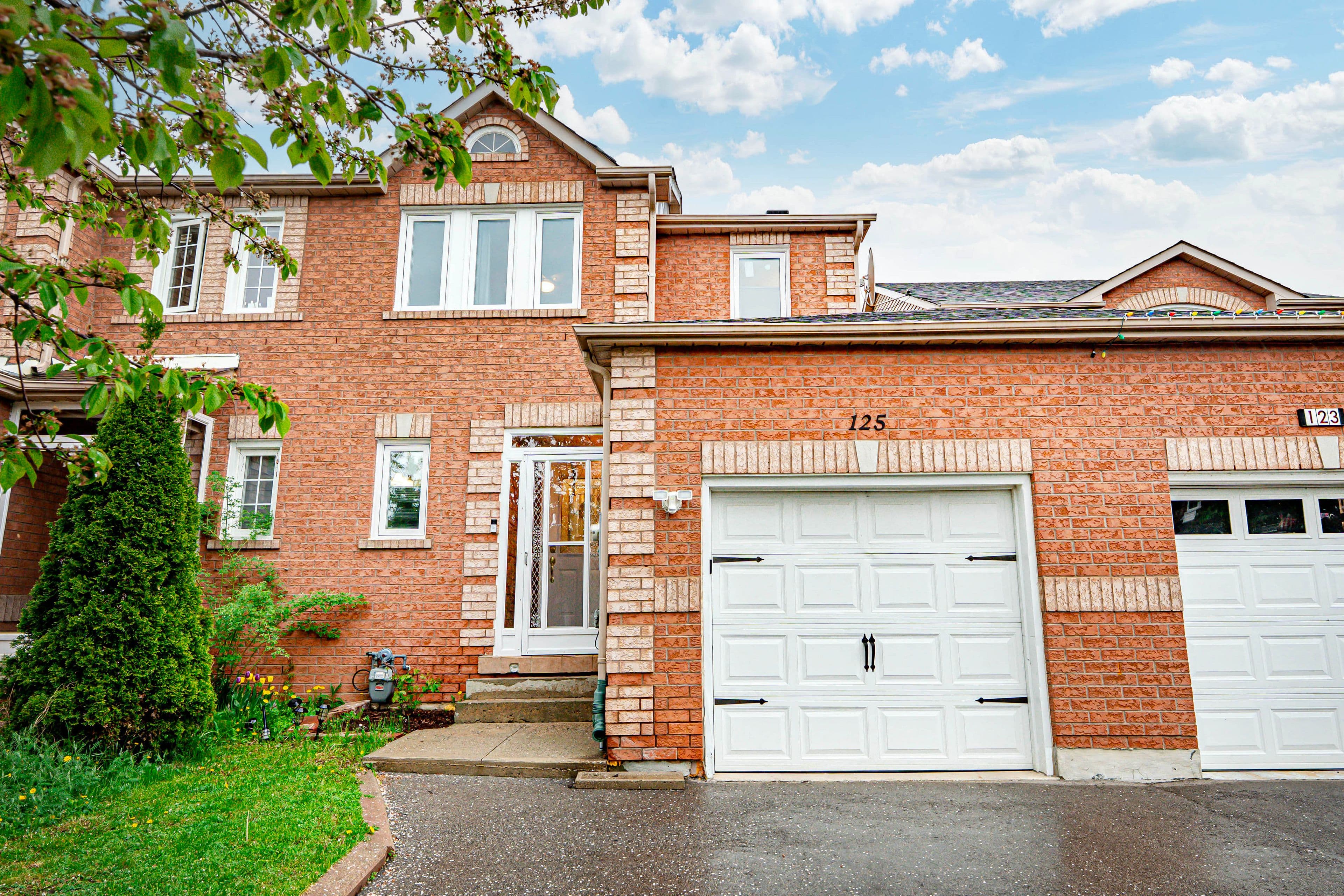 125 Lent Crescent, Brampton, ON L6Y 5E6