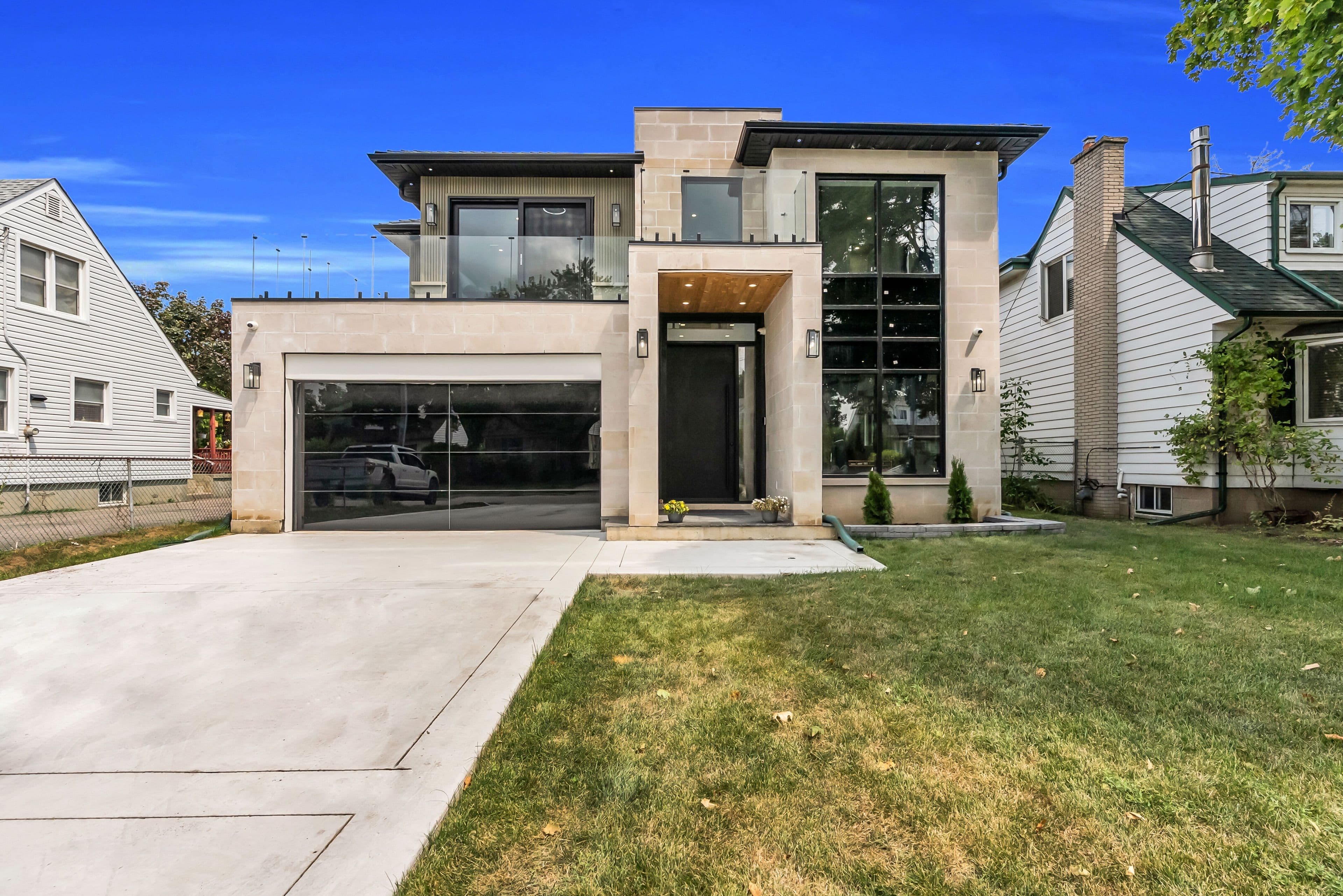 9 Earl Street, Mississauga, ON L5M 1N6