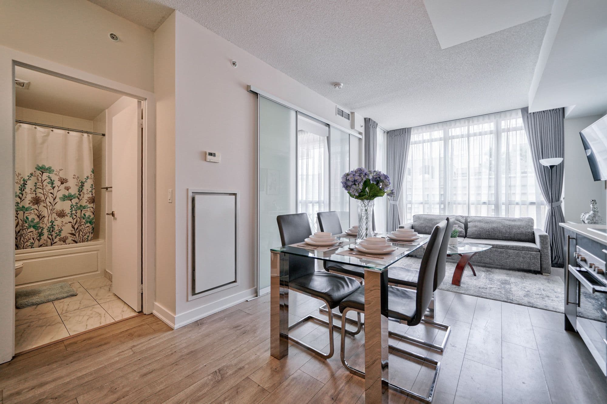 199 Richmond Street W 1503, Toronto C01, ON M5V 0H4