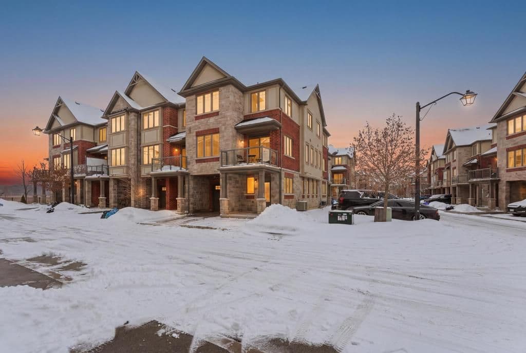 4 ANDRUSS Lane, Hamilton, ON L9G 0G7