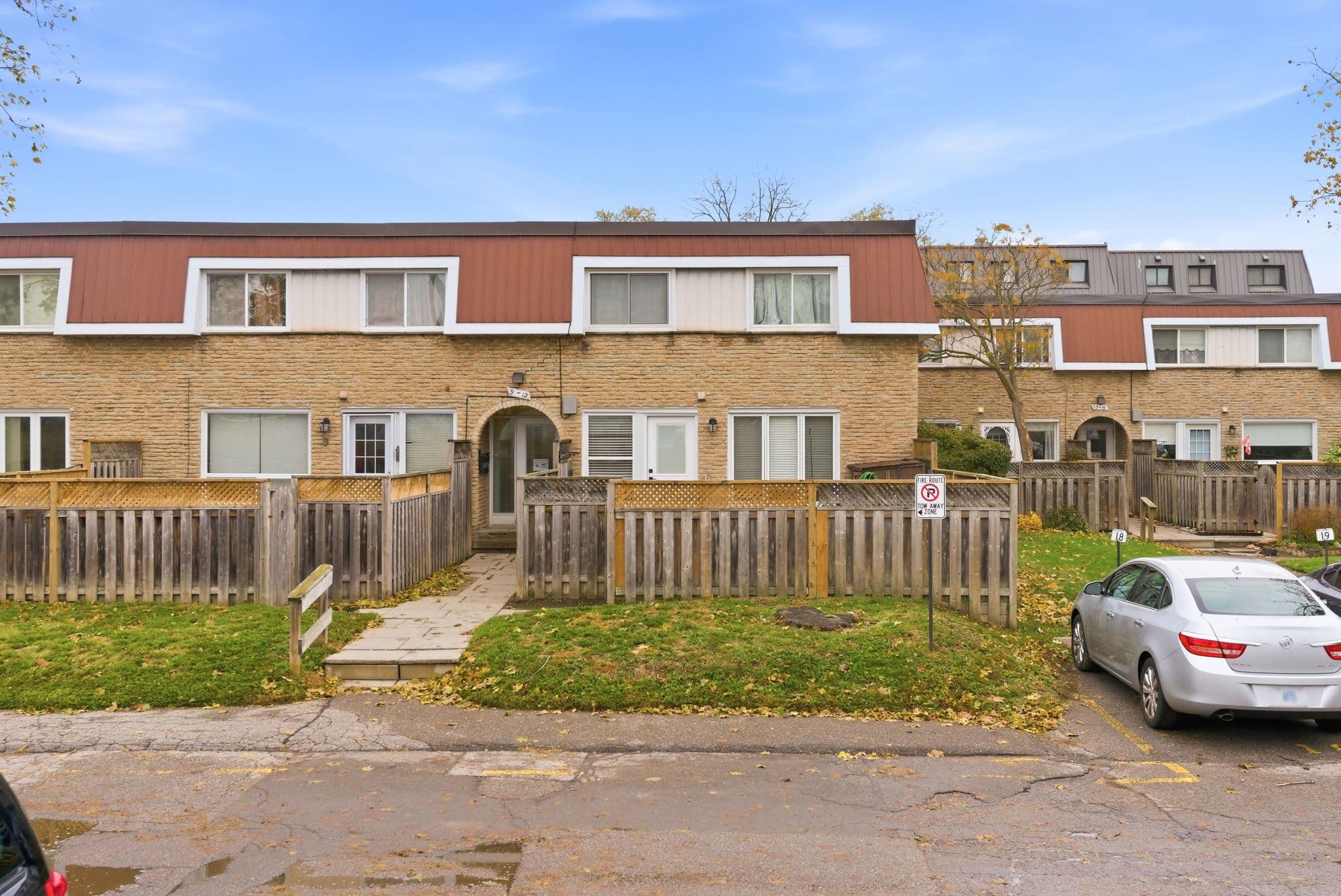 33 Taunton Road E 12, Oshawa, ON L1G 3T6