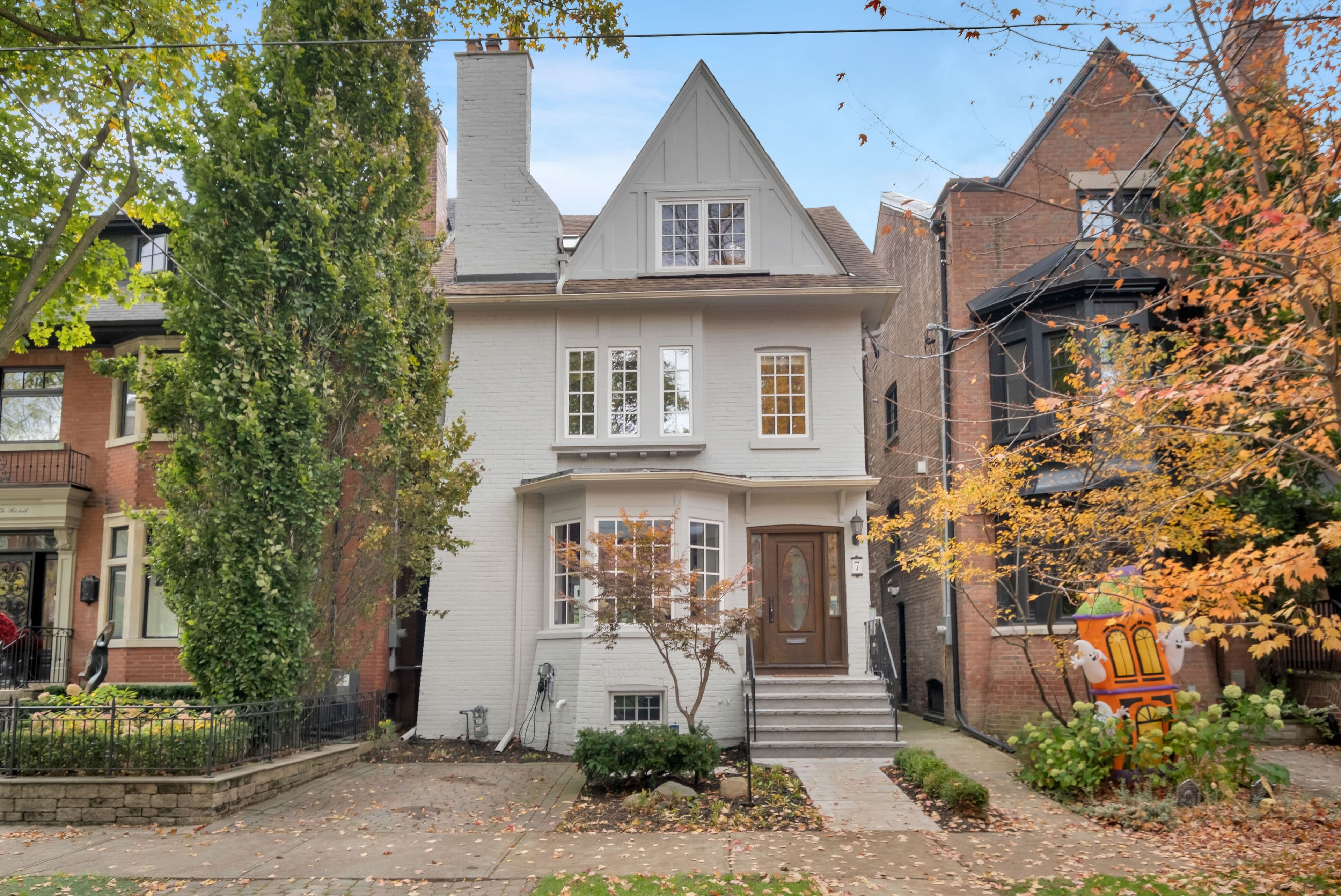 7 Binscarth Road, Toronto C09, ON M4W 1Y2