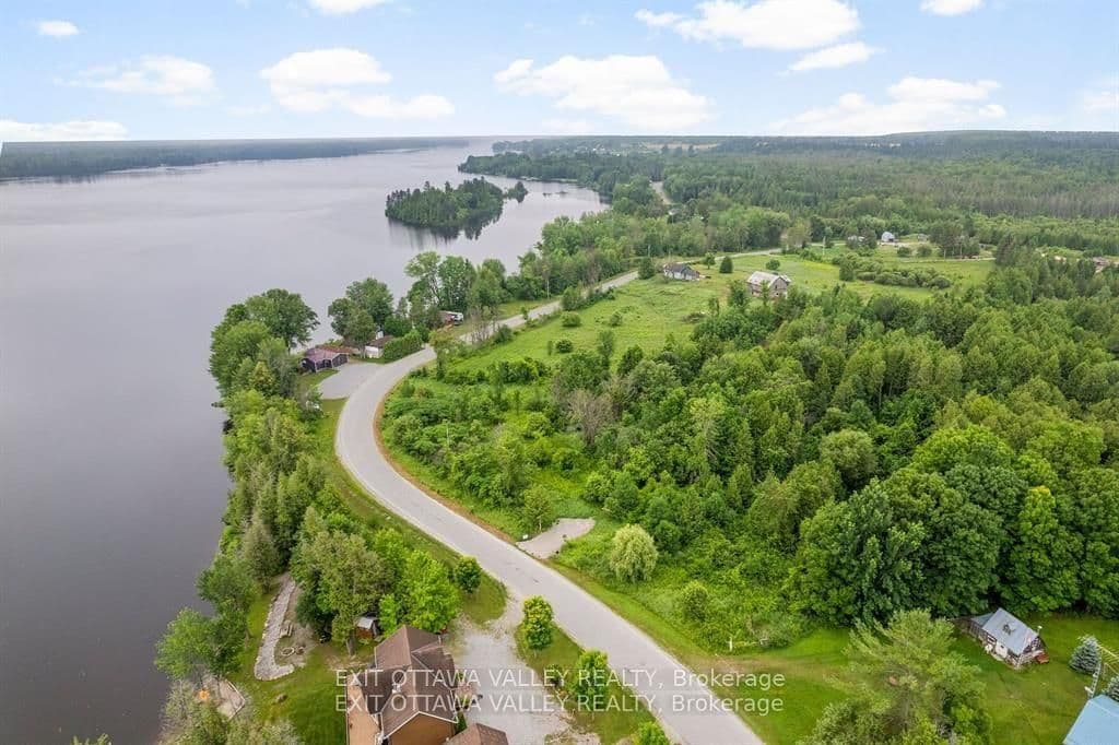 877 Lacroix Bay Road, Whitewater Region, ON K0J 2L0