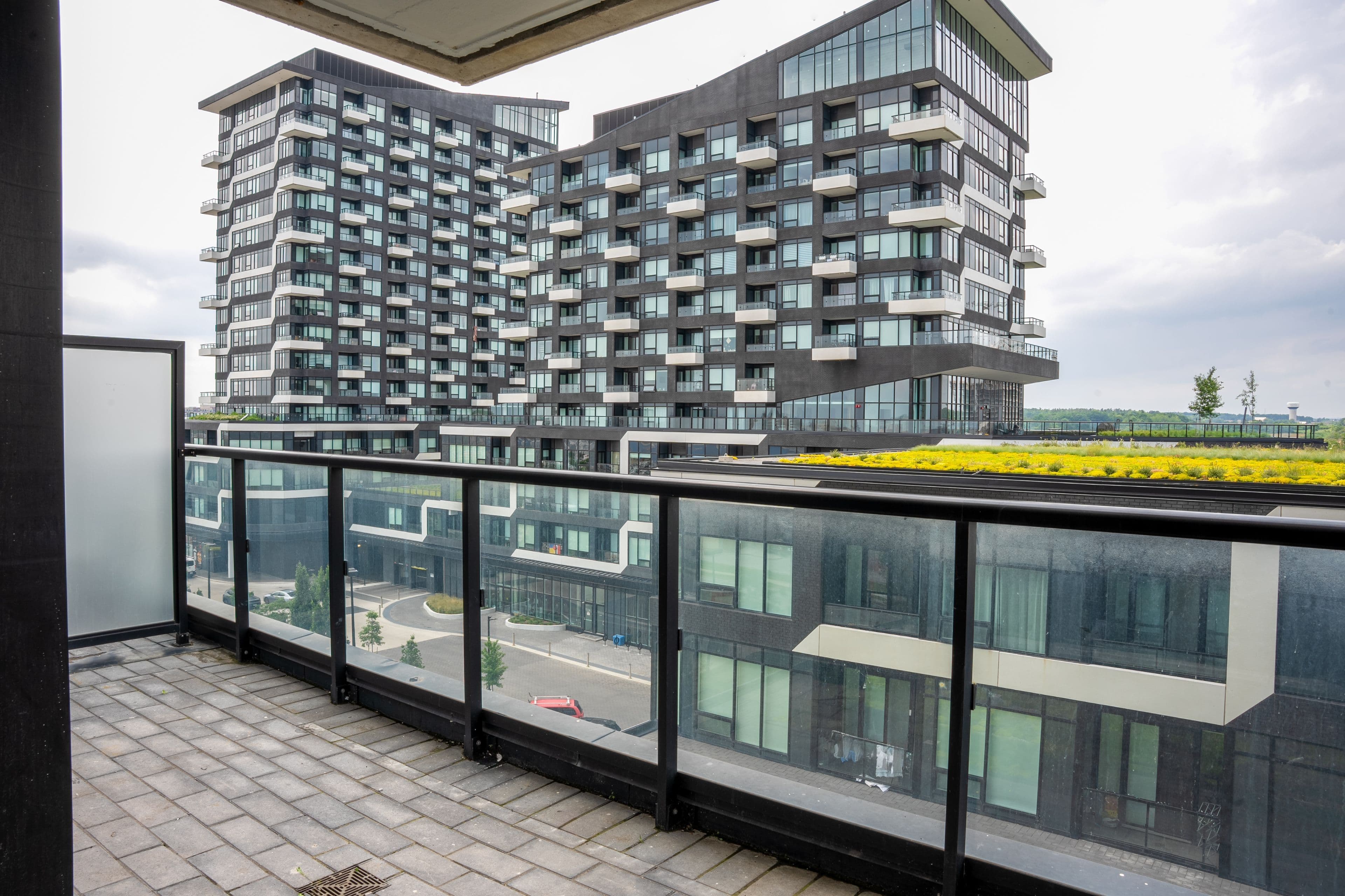 297 Oak Walk Drive 504, Oakville, ON L6R 3R6