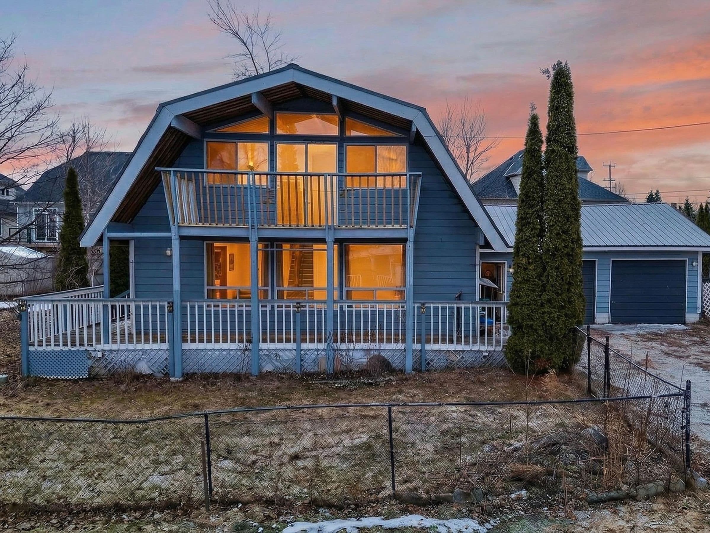 13 Bayview Avenue, Wasaga Beach, ON L9Z 2Y6