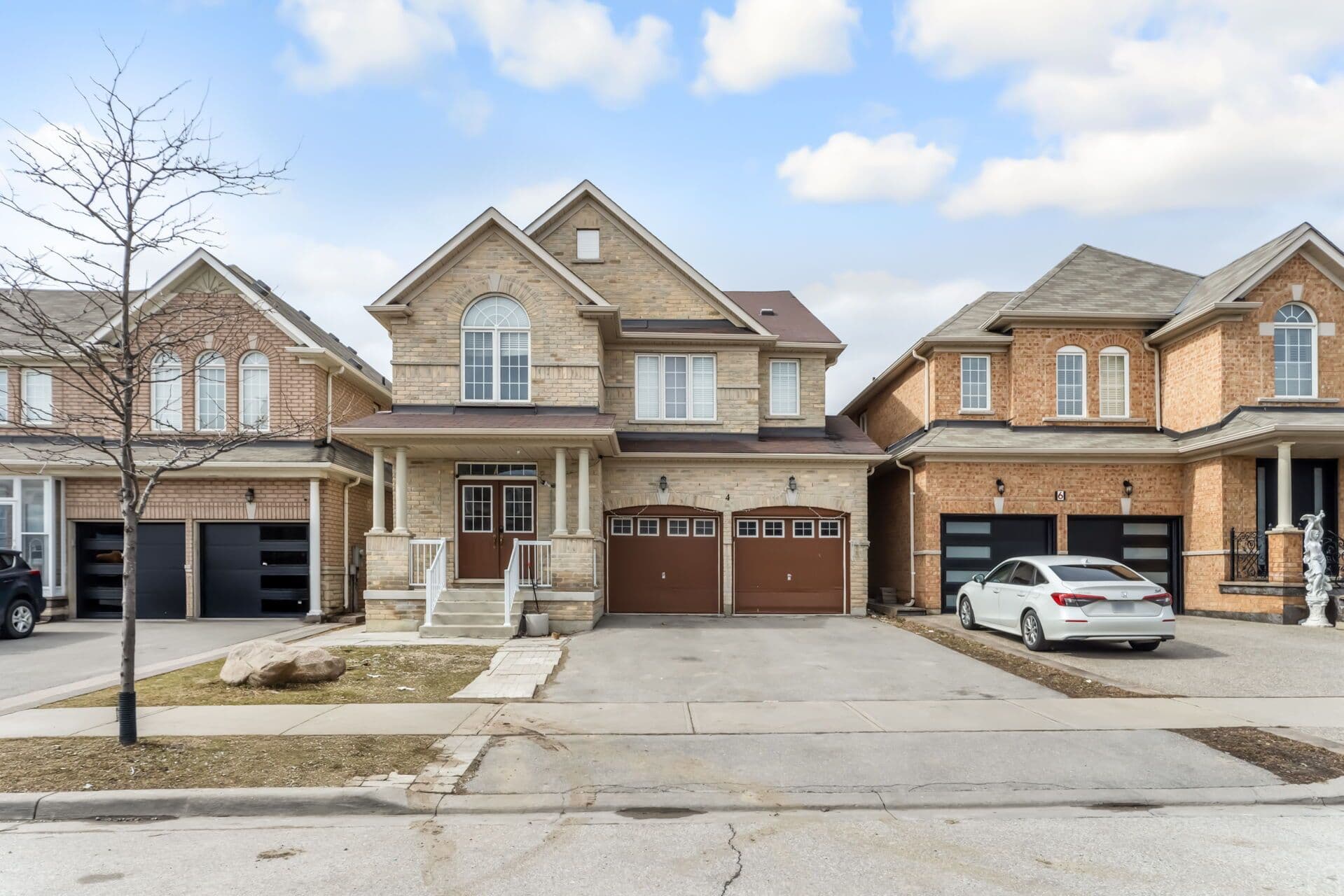 4 FOSSIL Street, Brampton, ON L6P 3G6