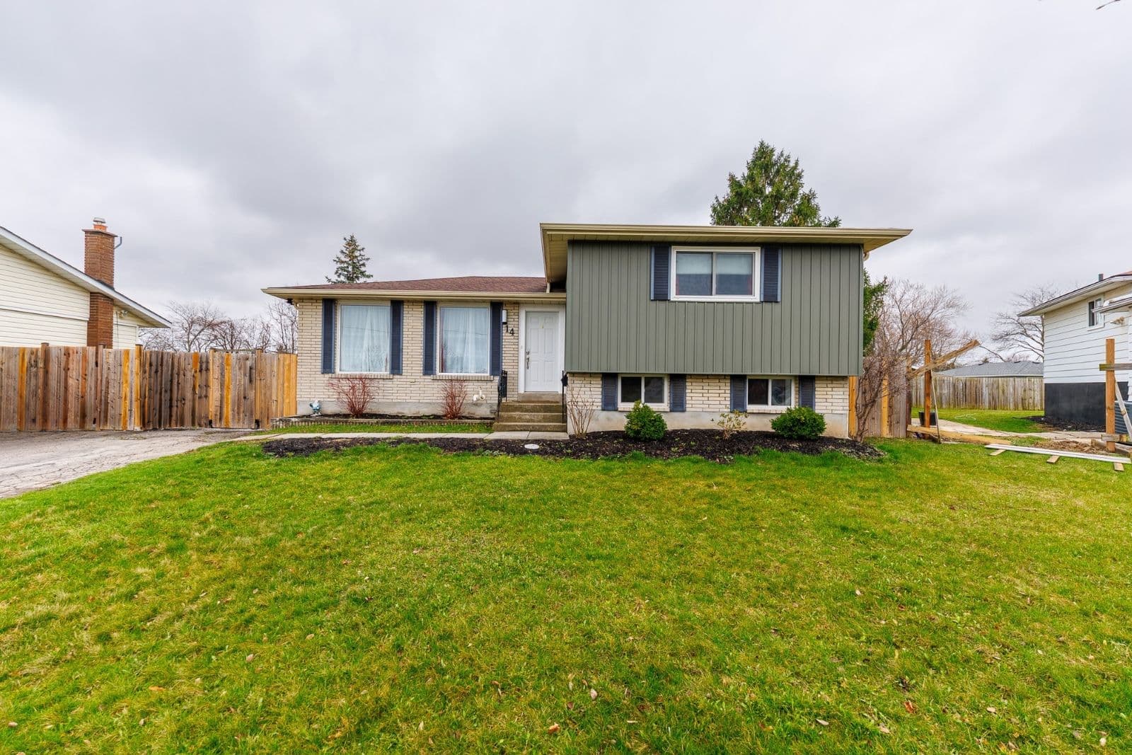 14 Roxborough Court, St. Catharines, ON L2M 6E3