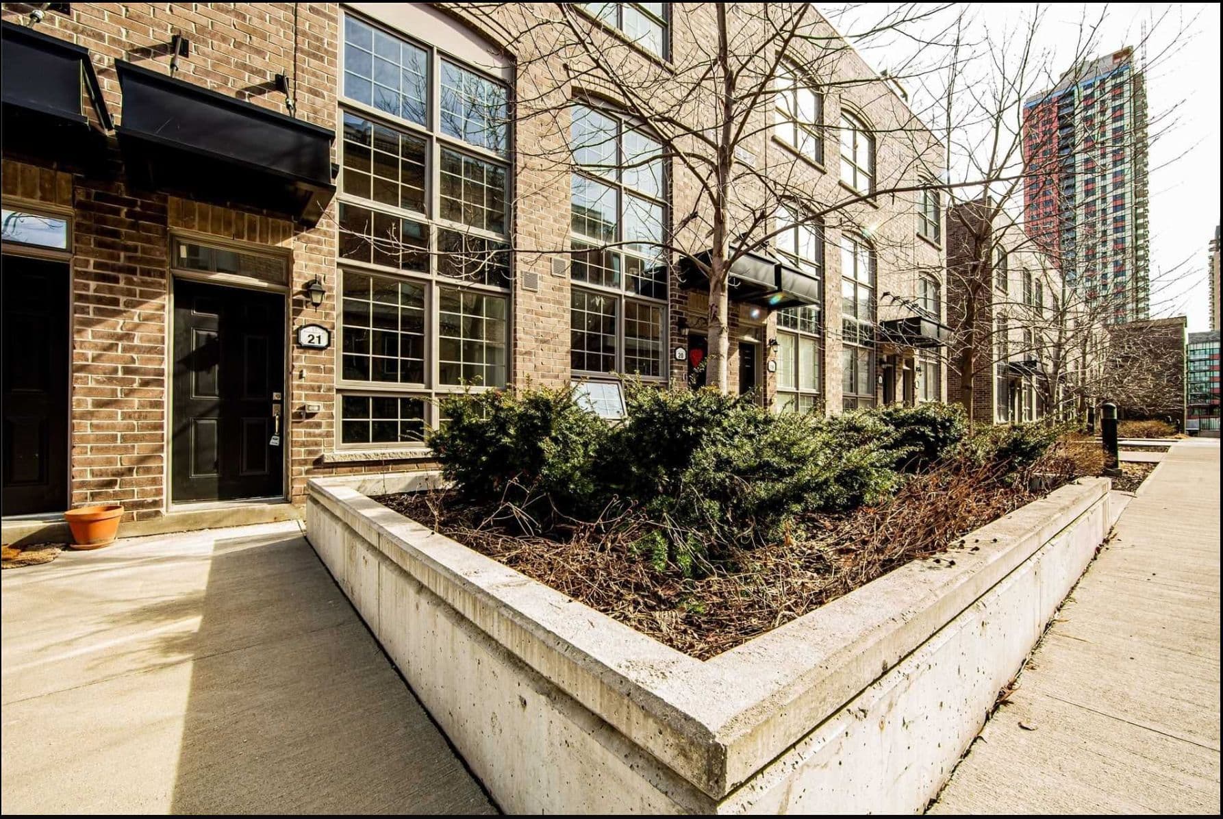 17 Powerhouse Street 21, Toronto W02, ON M6H 4K4